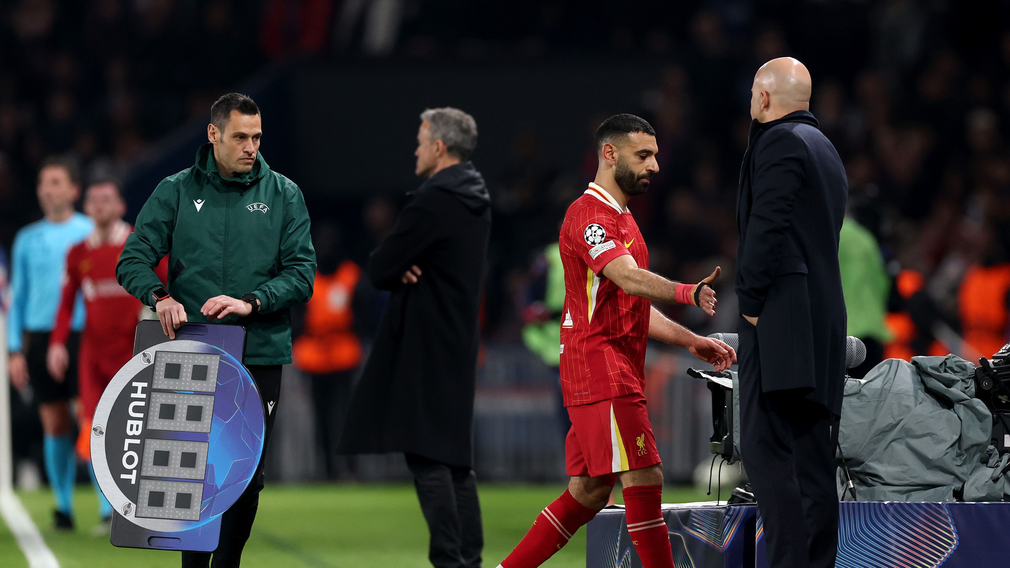 Paris Saint-Germain v Liverpool FC - UEFA Champions League 2024/25 Round of 16 First Leg