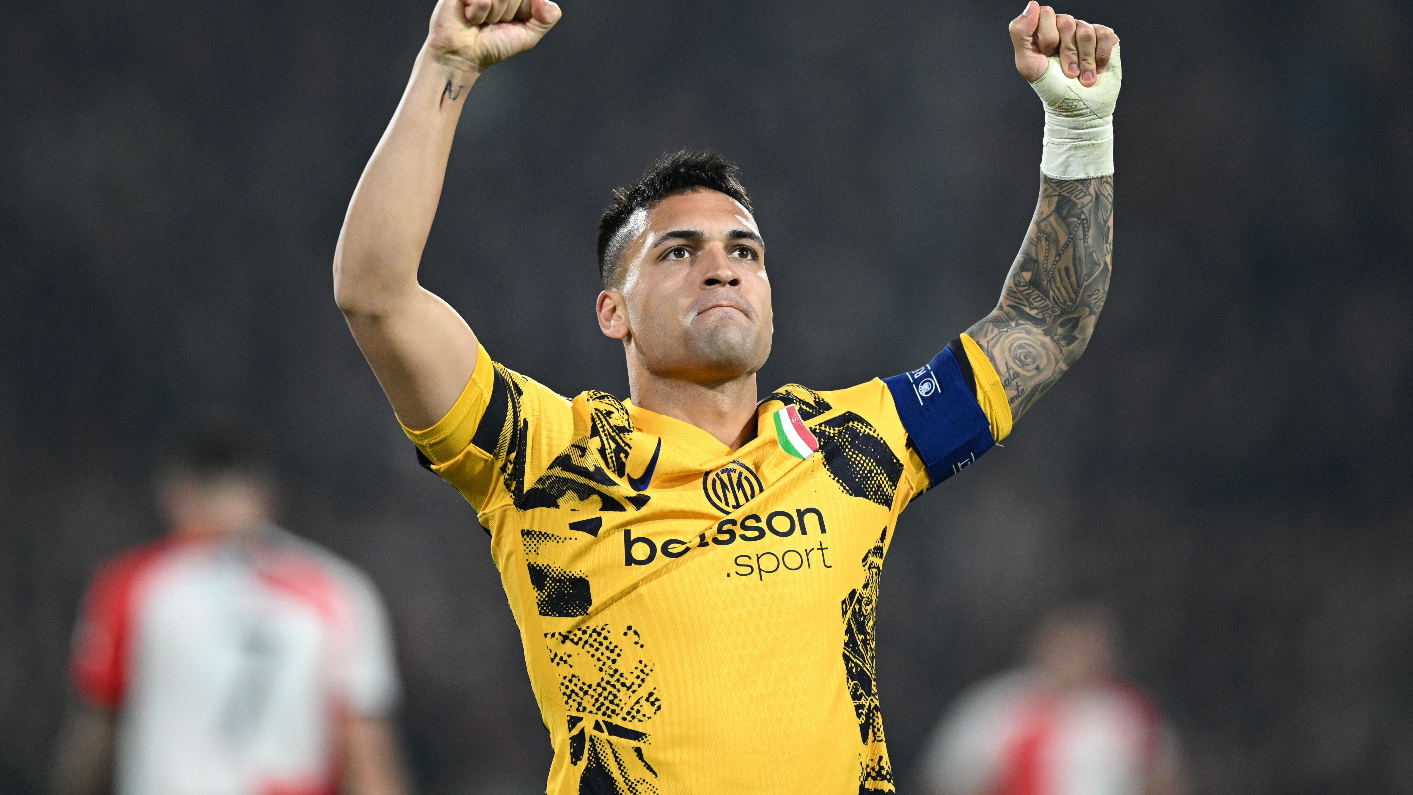 Feyenoord v FC Internazionale Milano - UEFA Champions League 2024/25 Round of 16 First Leg