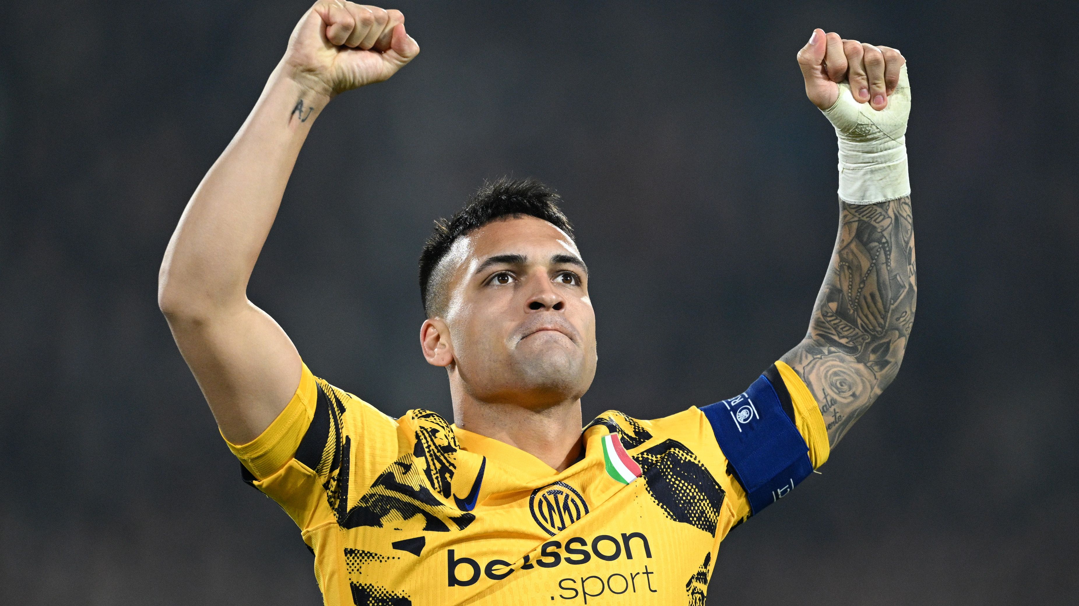 Feyenoord v FC Internazionale Milano - UEFA Champions League 2024/25 Round of 16 First Leg