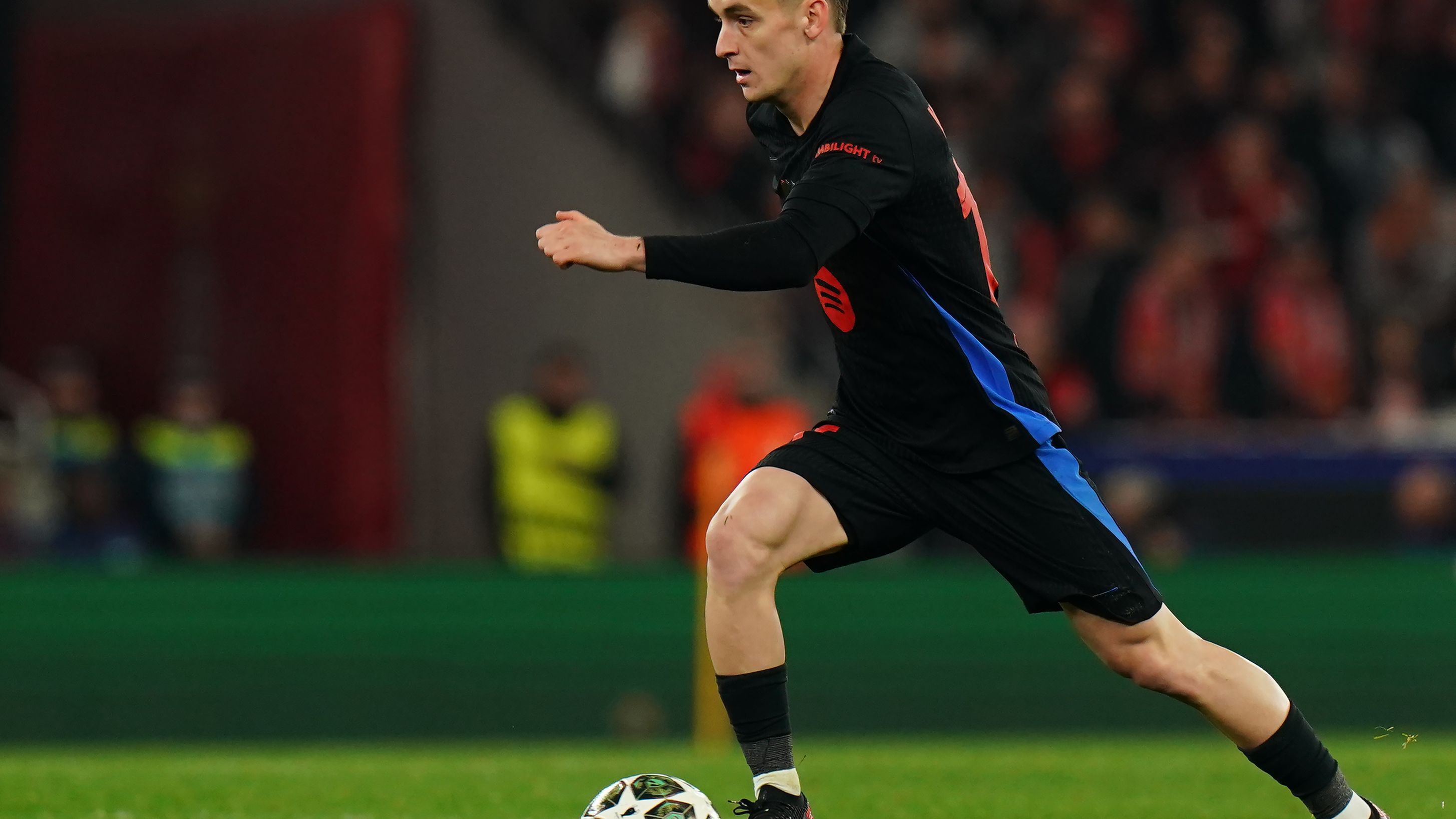 SL Benfica v FC Barcelona - UEFA Champions League 2024/25 Round of 16 First Leg