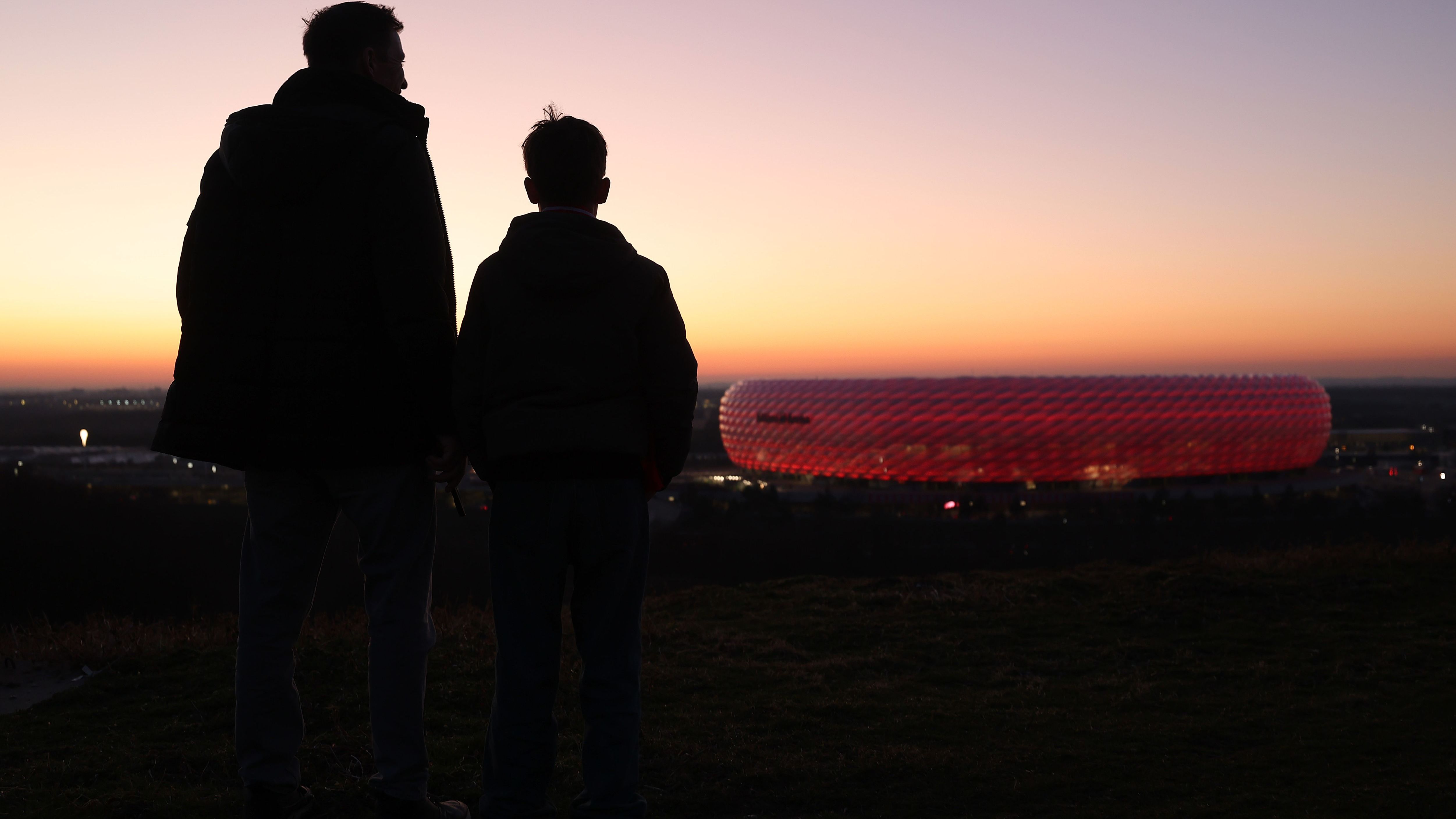 FC Bayern München v Bayer 04 Leverkusen - UEFA Champions League 2024/25 Round of 16 First Leg