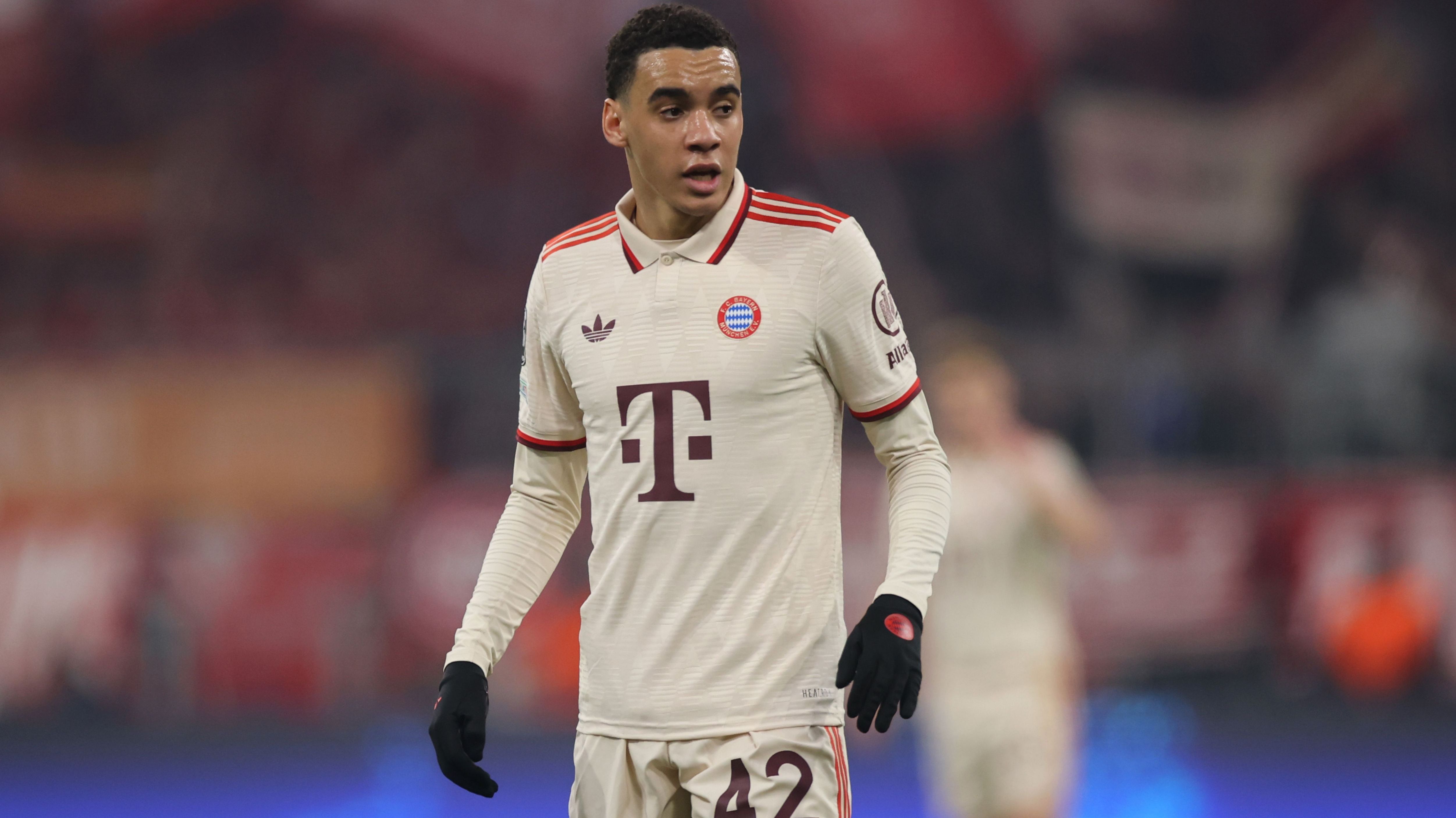 FC Bayern München v Bayer 04 Leverkusen - UEFA Champions League 2024/25 Round of 16 First Leg