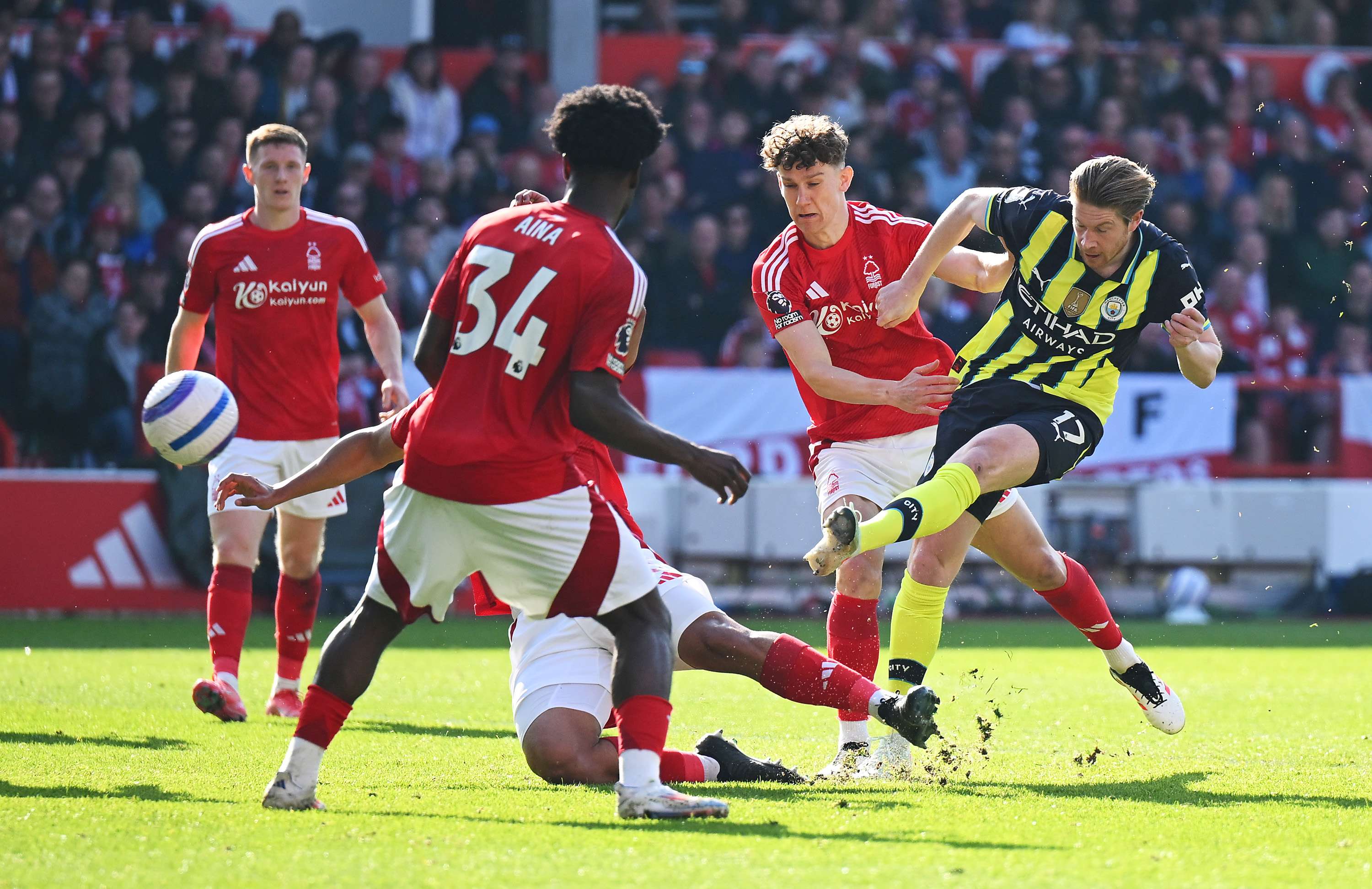Nottingham Forest FC v Manchester City FC - Premier League