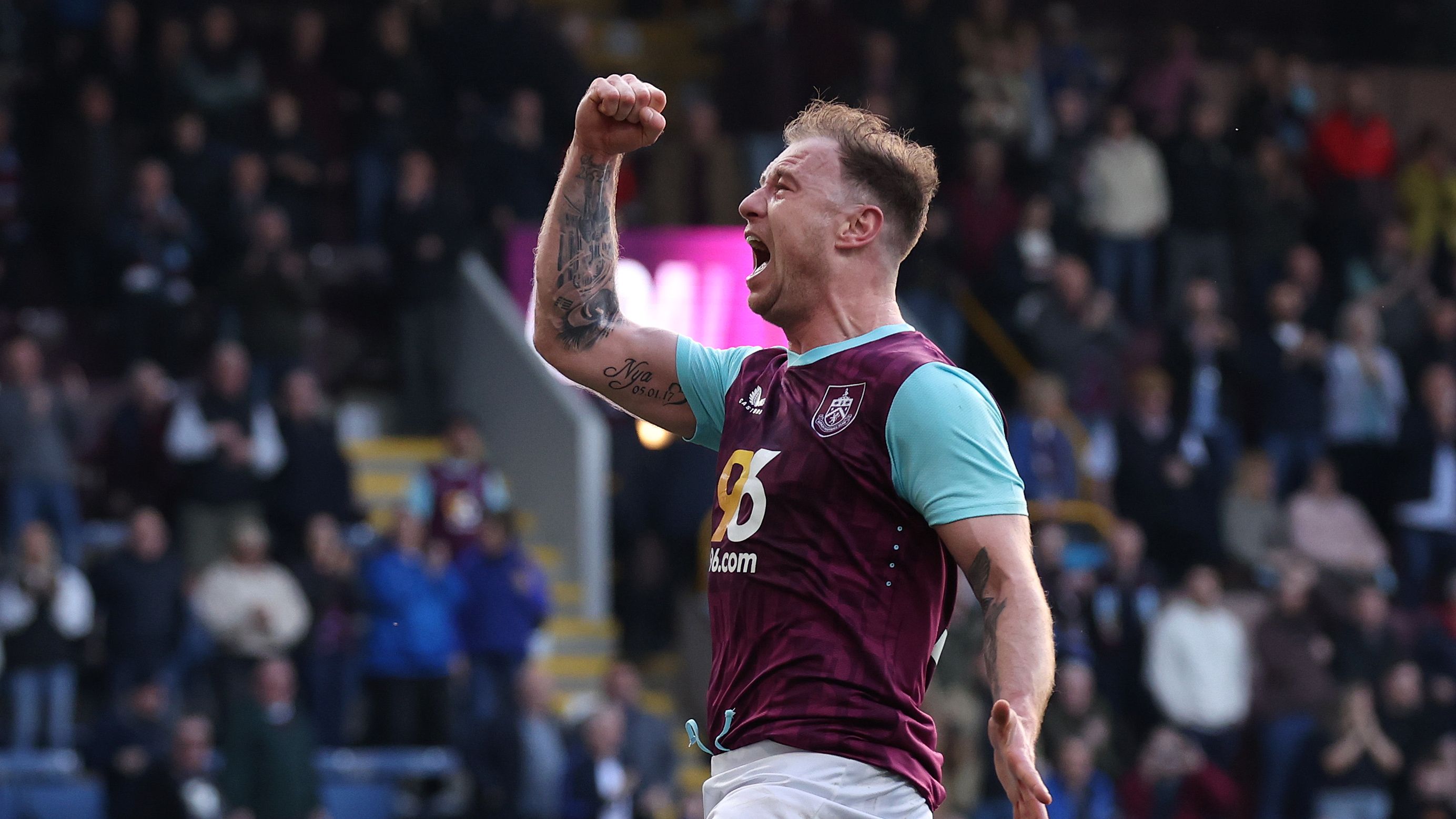 Burnley FC v Luton Town FC - Sky Bet Championship