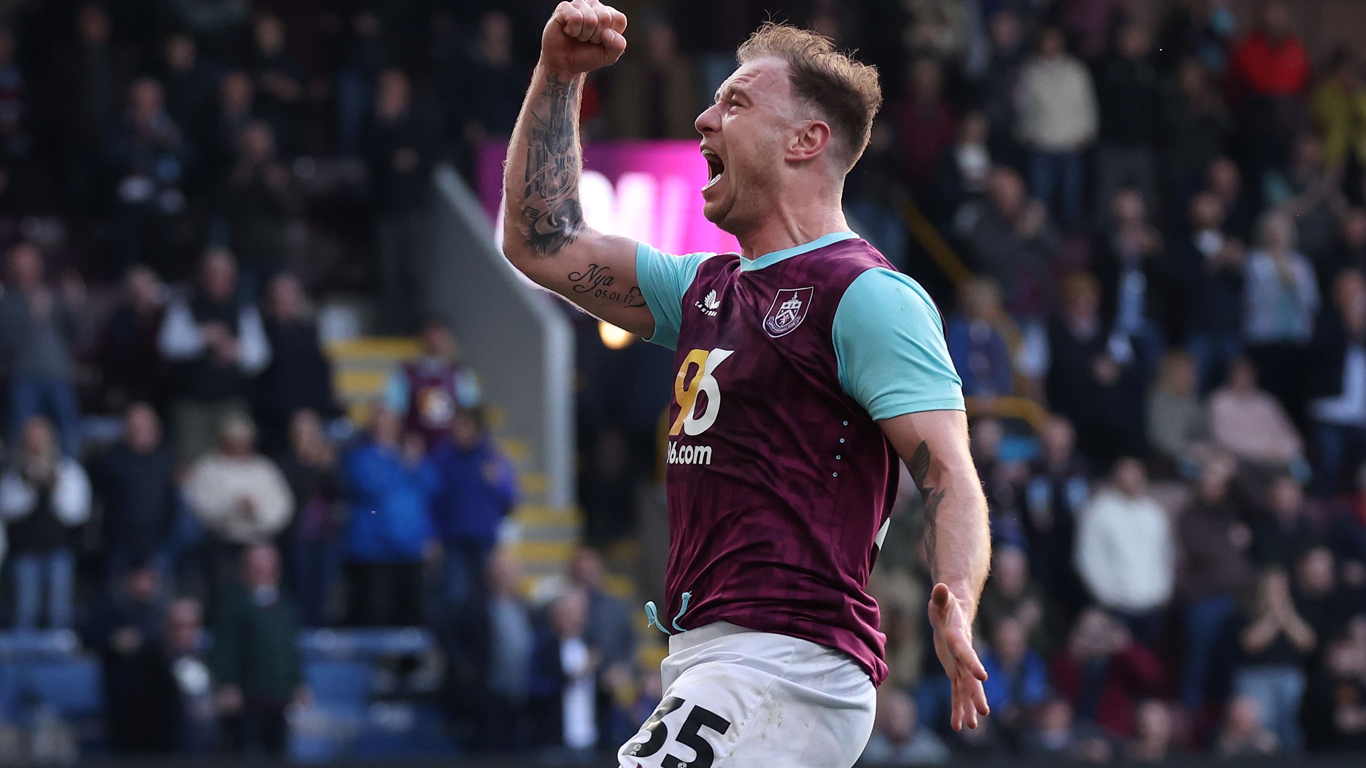 Burnley FC v Luton Town FC - Sky Bet Championship