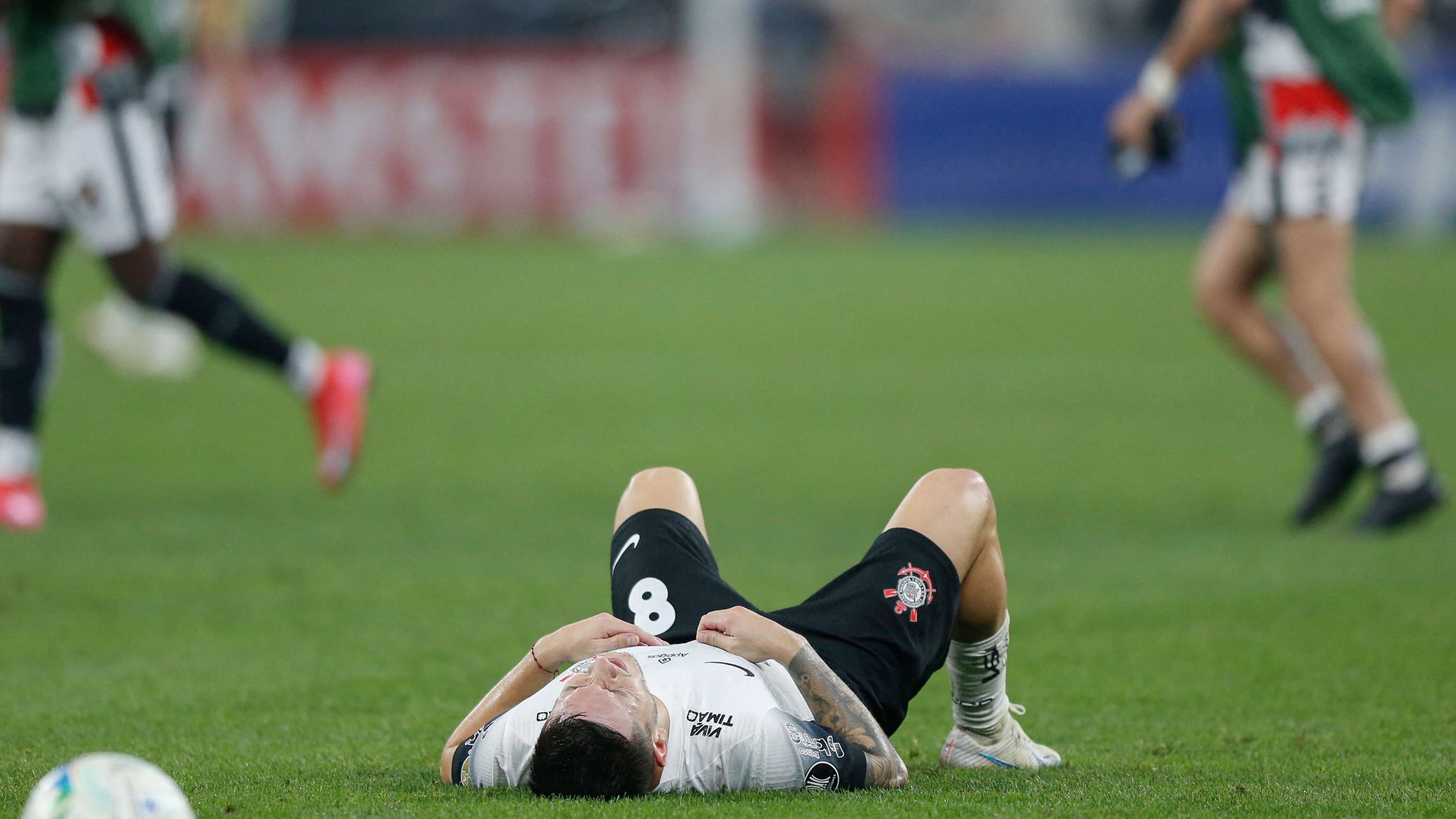 FBL-LIBERTADORES-CORINTHIANS-BARCELONA