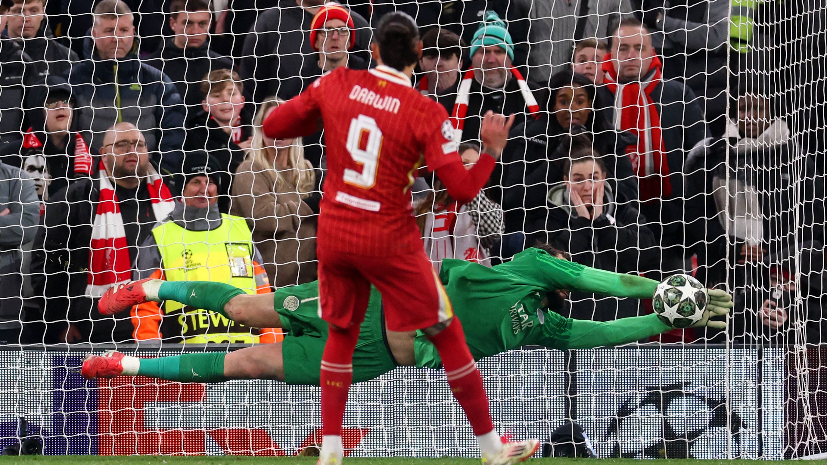 Liverpool FC v Paris Saint-Germain - UEFA Champions League 2024/25 Round of 16 Second Leg