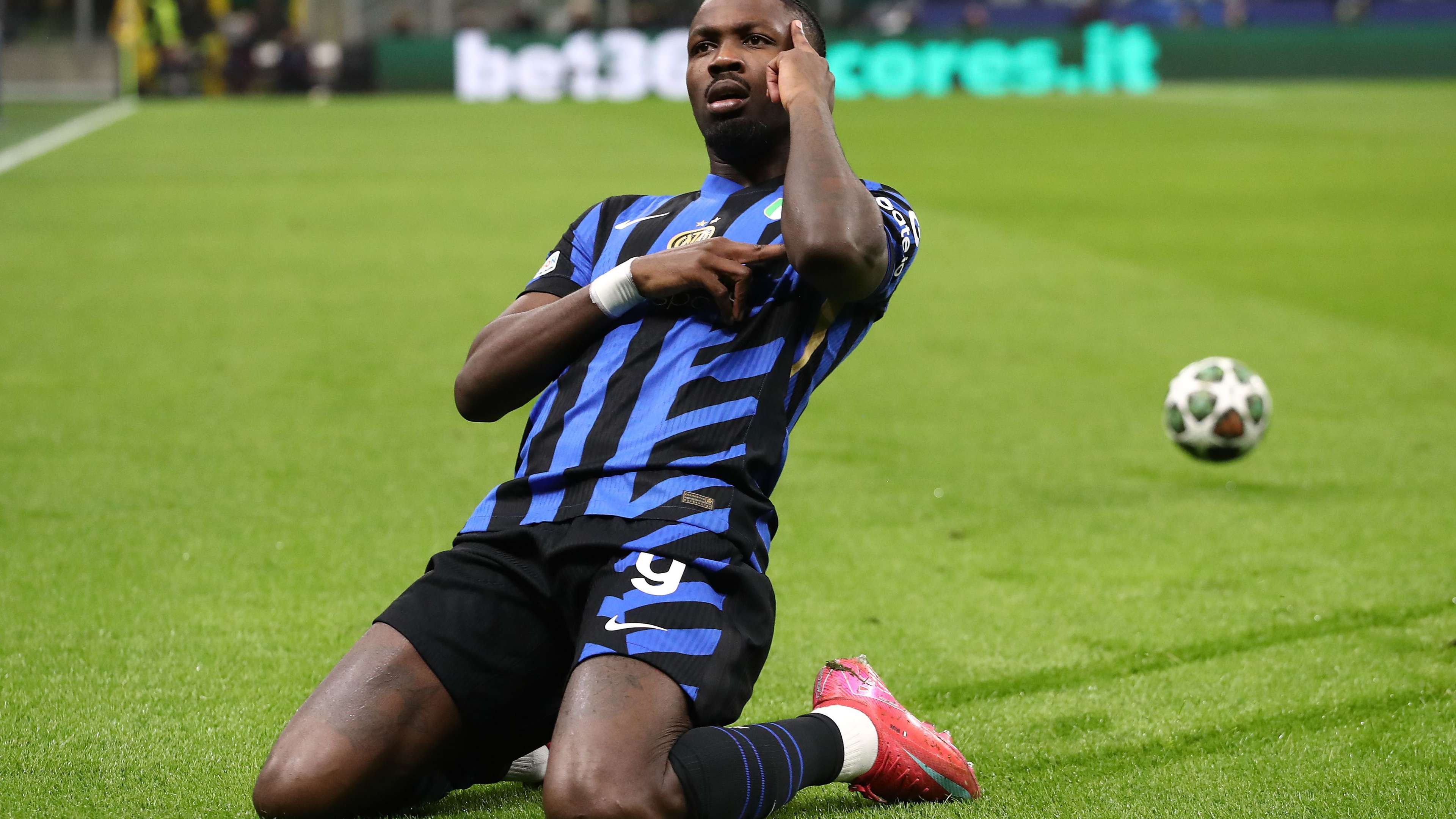 FC Internazionale Milano v Feyenoord - UEFA Champions League 2024/25 Round of 16 Second Leg