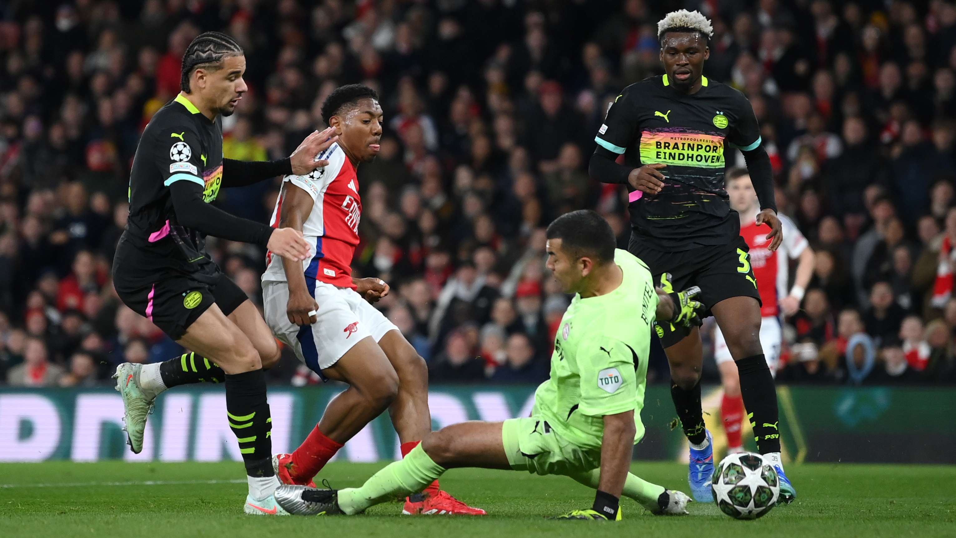 Arsenal FC v PSV Eindhoven - UEFA Champions League 2024/25 Round of 16 Second Leg