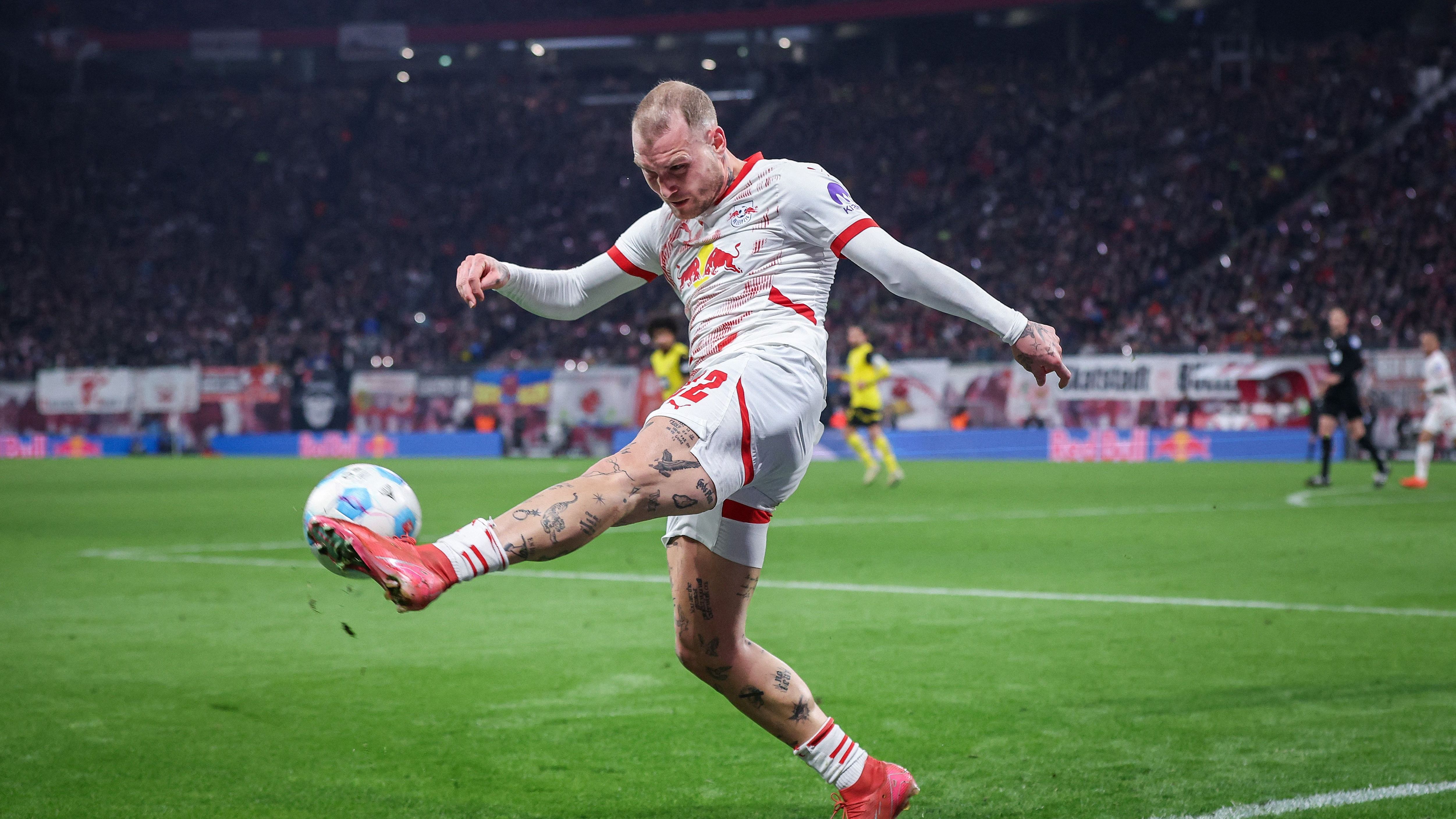 Wie viele Tattoos hat David Raum und wofür stehen sie?