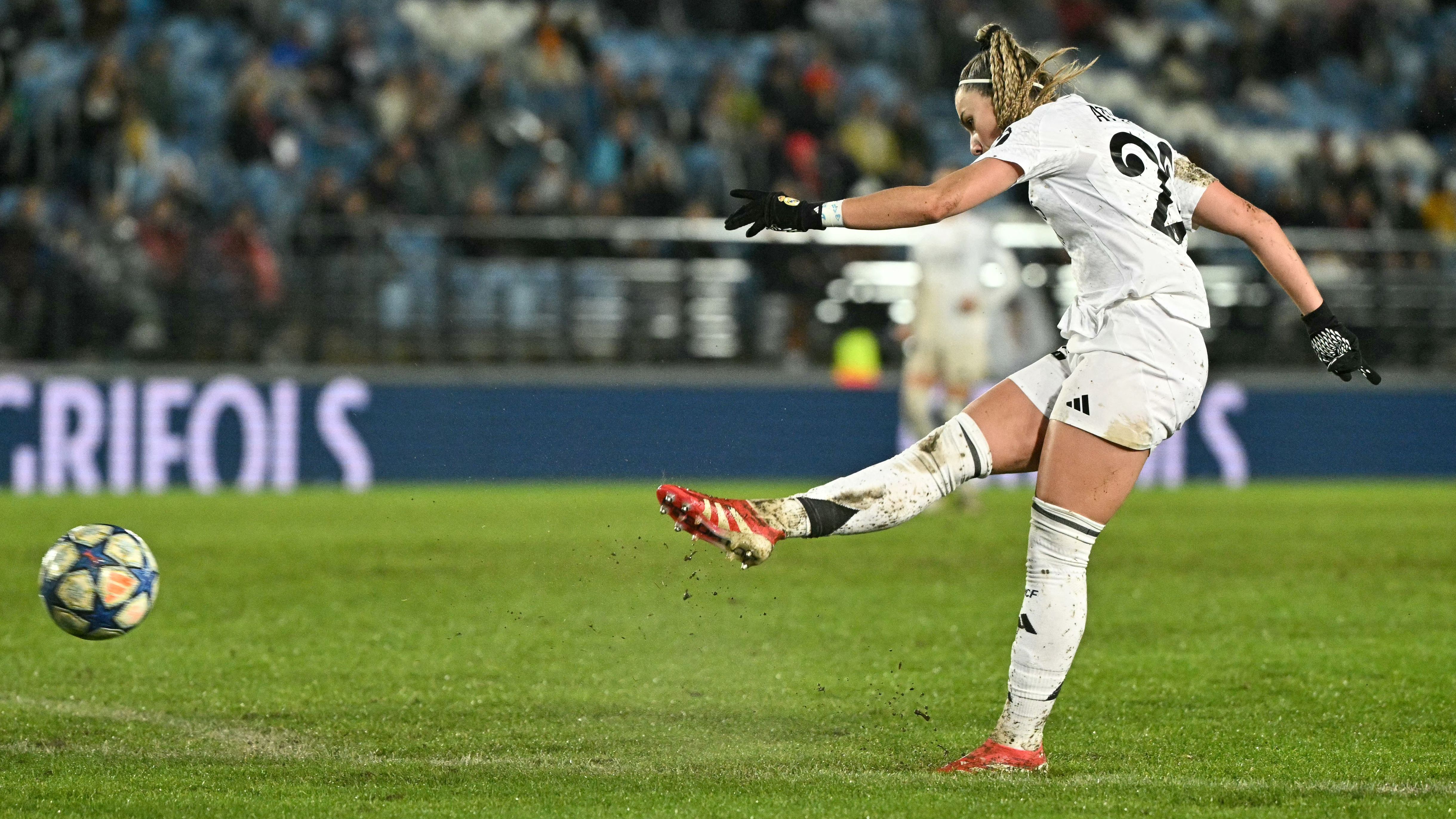 FBL-EUR-C1-WOMEN-REAL MADRID-ARSENAL