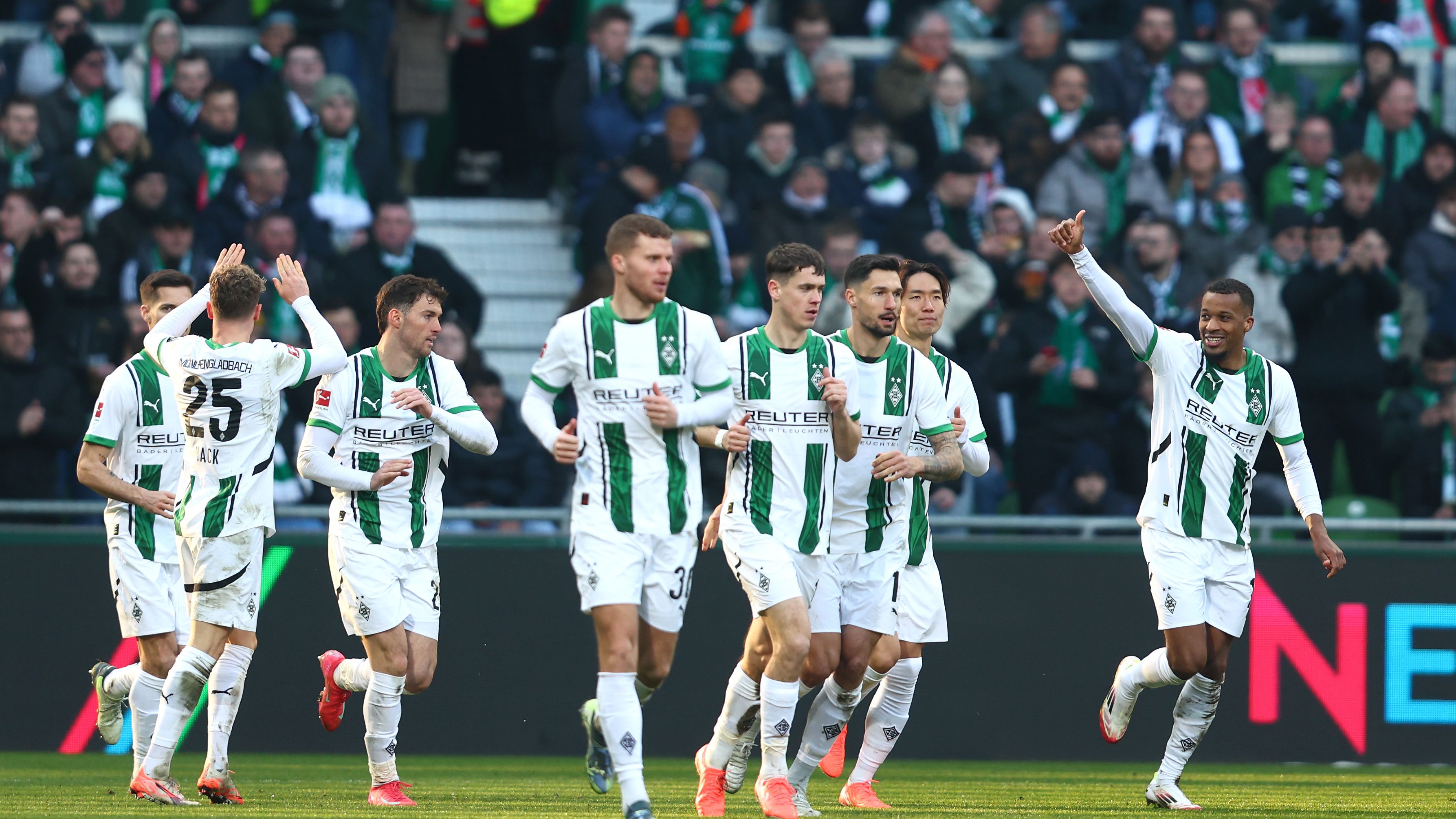 SV Werder Bremen v Borussia Mönchengladbach - Bundesliga