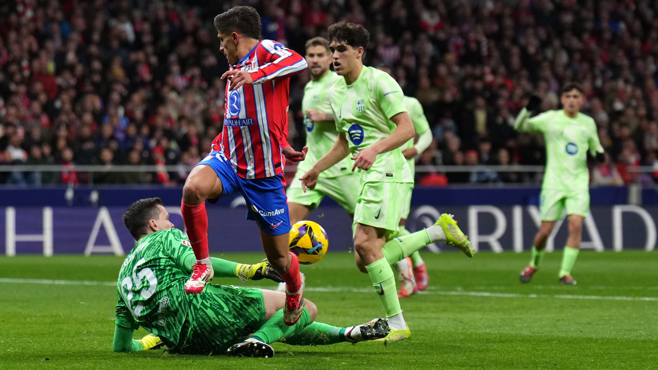 Atletico de Madrid v FC Barcelona - La Liga EA Sports