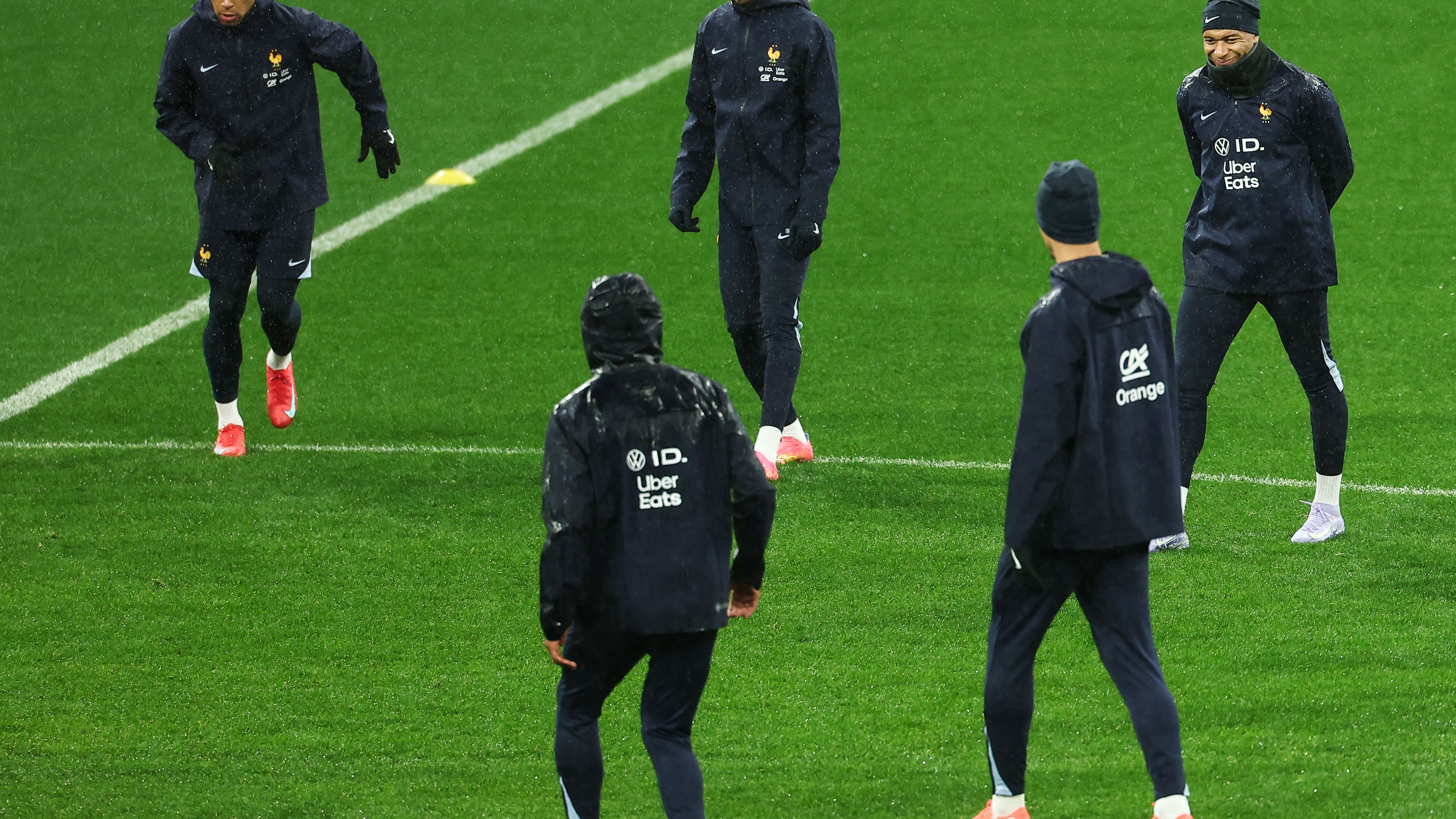 FBL-EUR-NATIONS-FRA-TRAINING