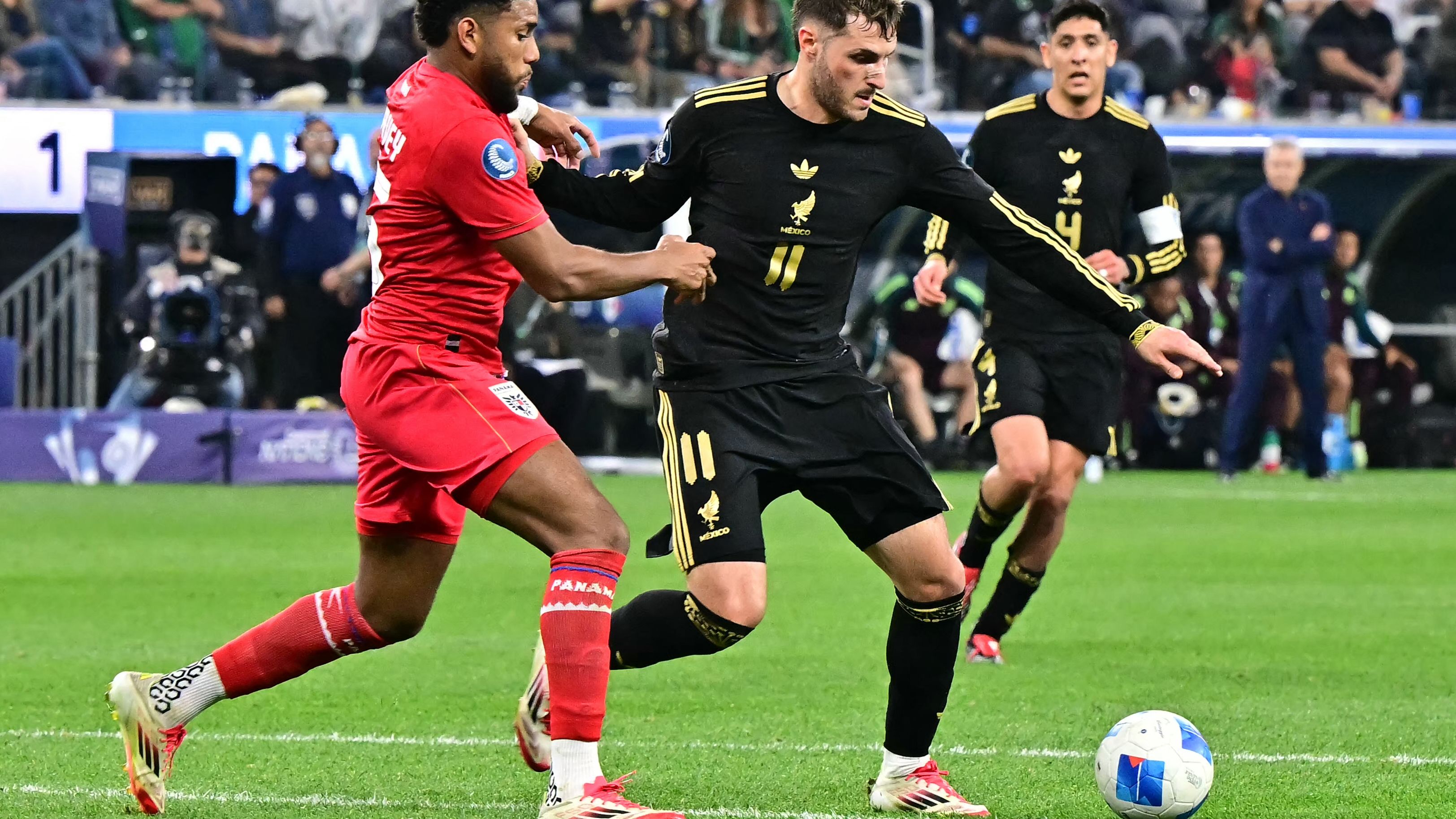 FBL-CONCACAF-NATIONS-MEX-PAN