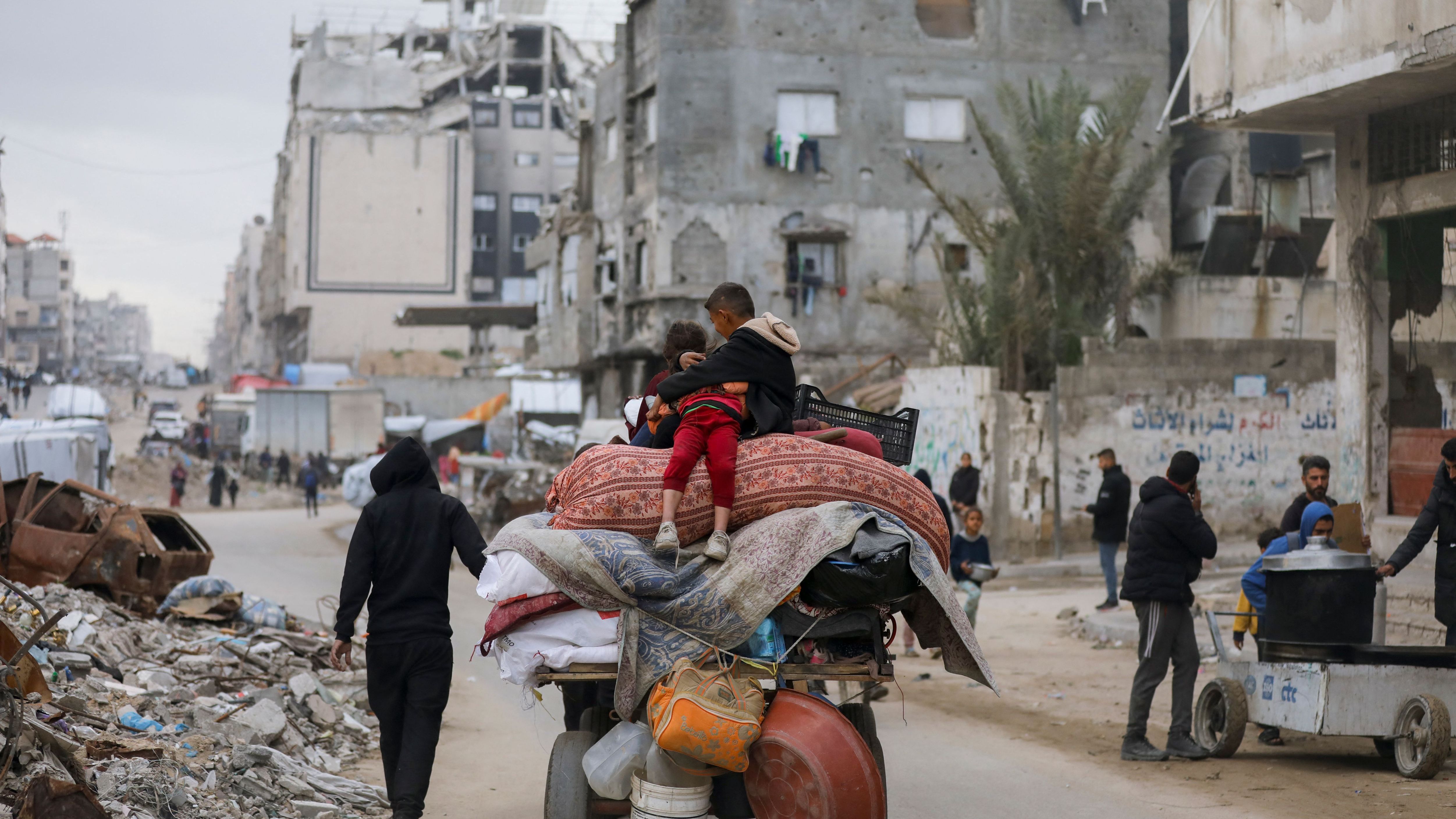 Palestinian-Refugees-Face-Crisis