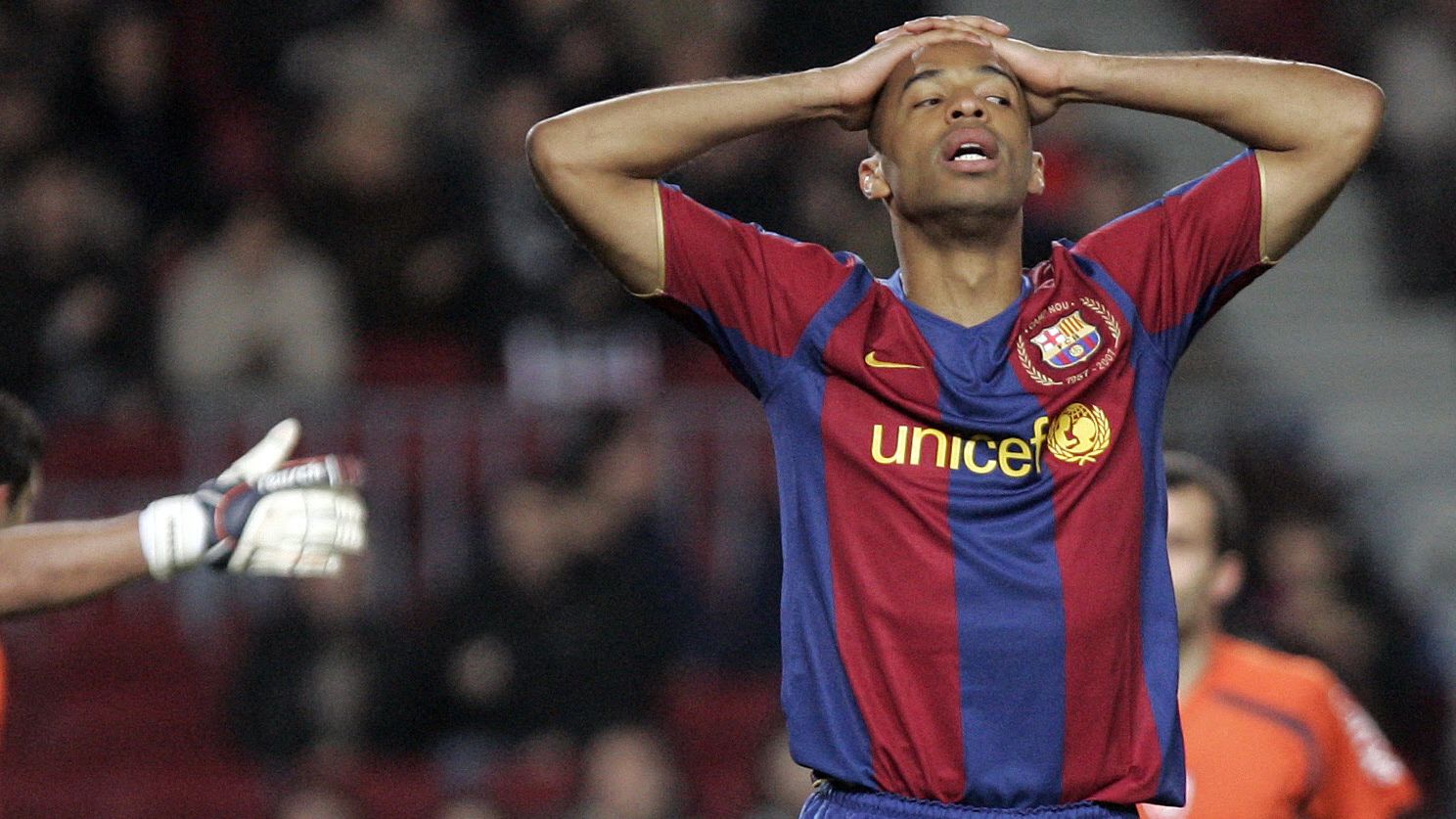 TOPSHOT-FBL-ESP-BARCELONA-OSASUNA