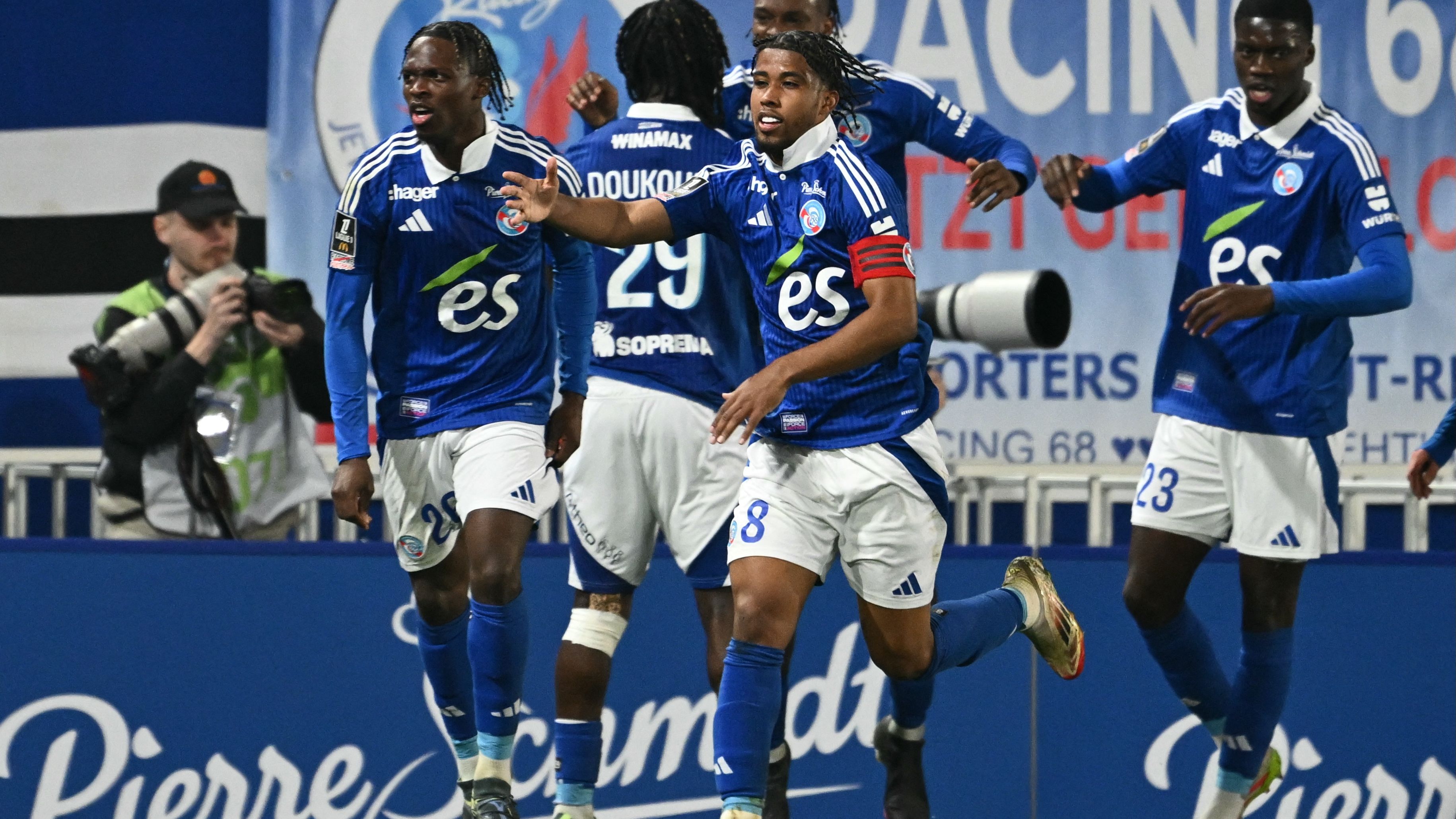 FBL-FRA-LIGUE1-STRASBOURG-LYON