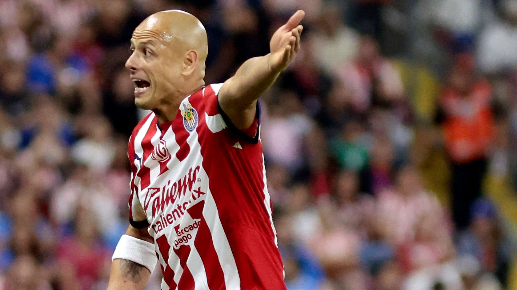 GettyImages-2207042220 Chivas striker Javier 'Chicharito' Hernández fined, given warning as Mexican Football Federation launches investigation into sexist social media posts