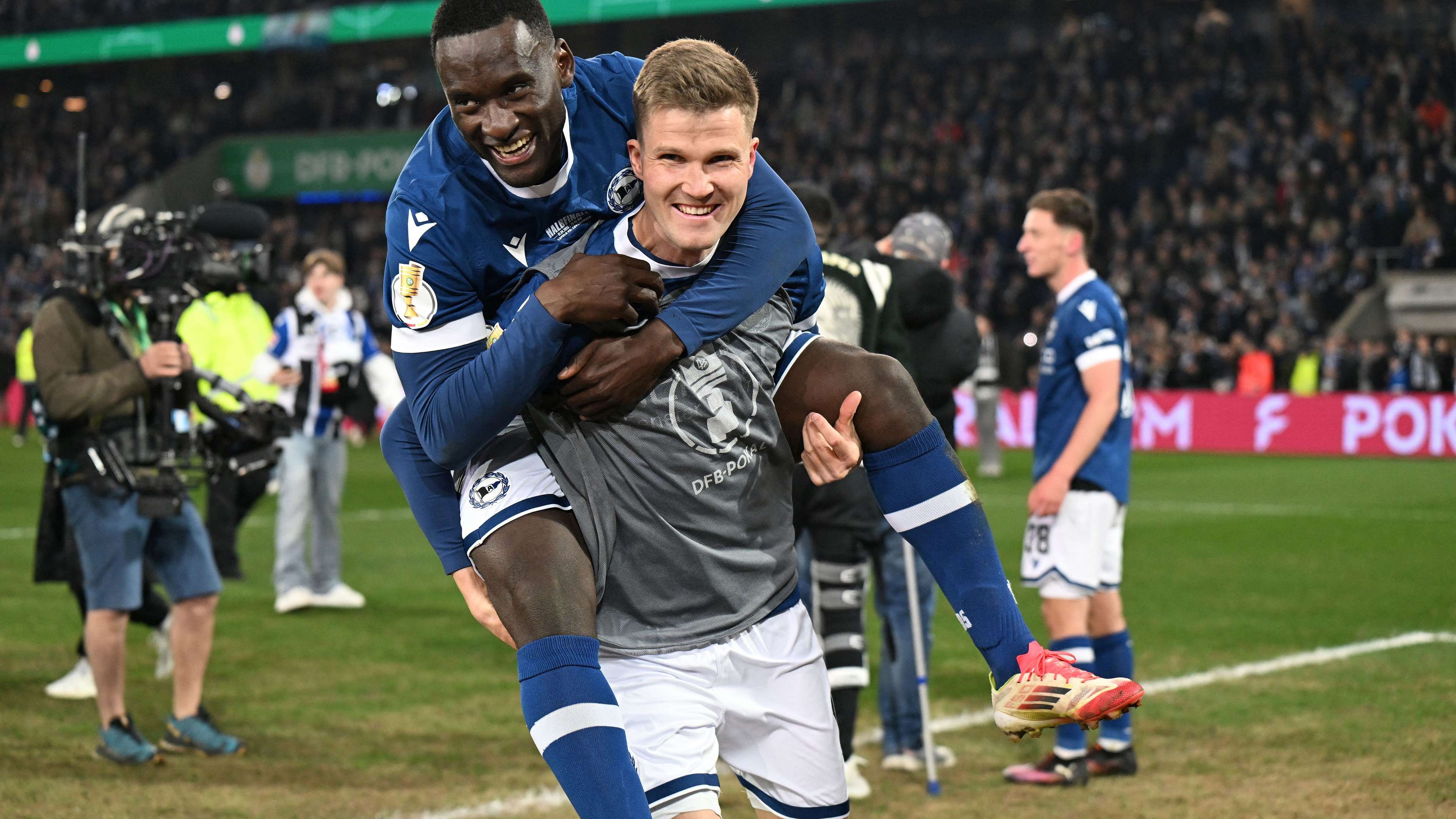 FBL-GER-CUP-BIELEFELD-LEVERKUSEN