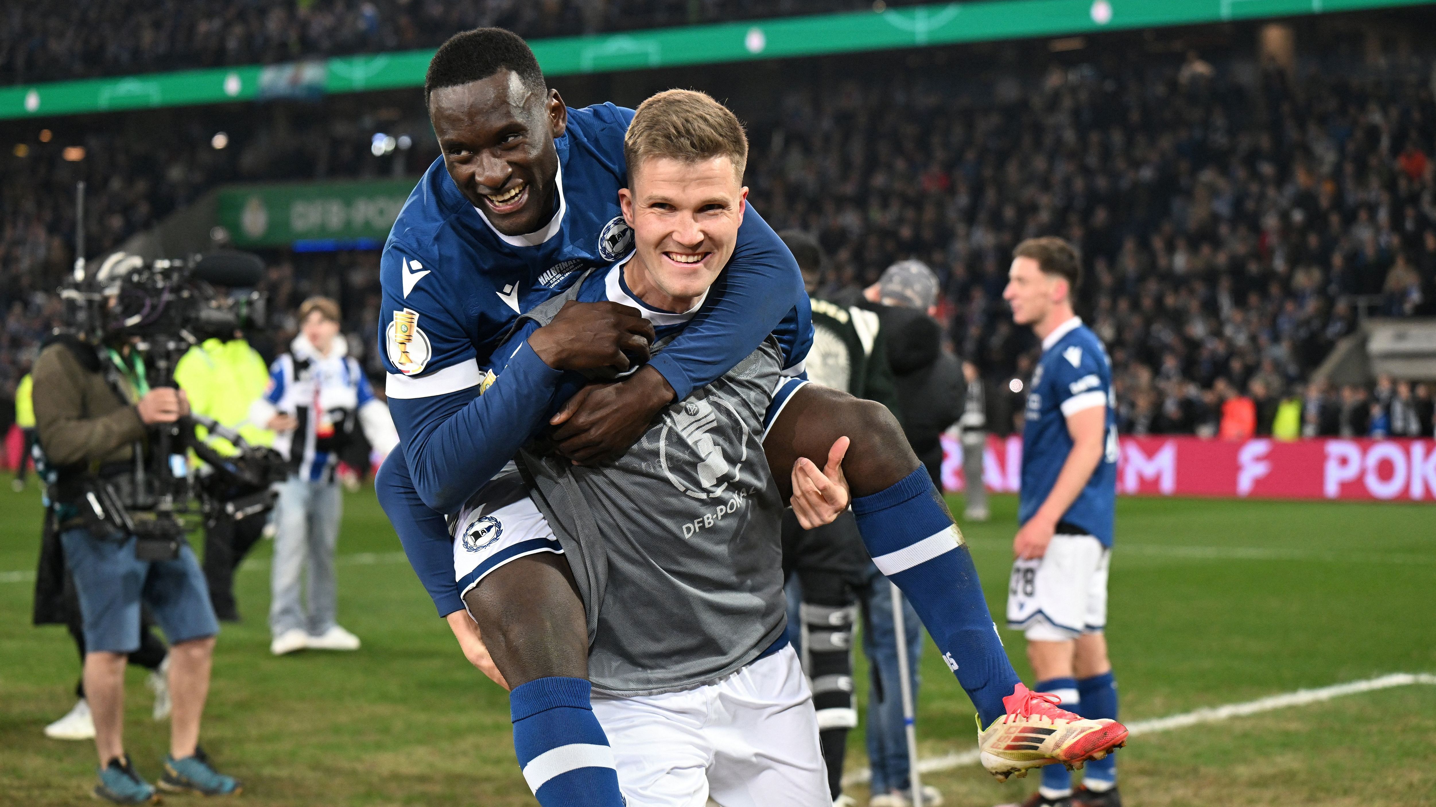 FBL-GER-CUP-BIELEFELD-LEVERKUSEN