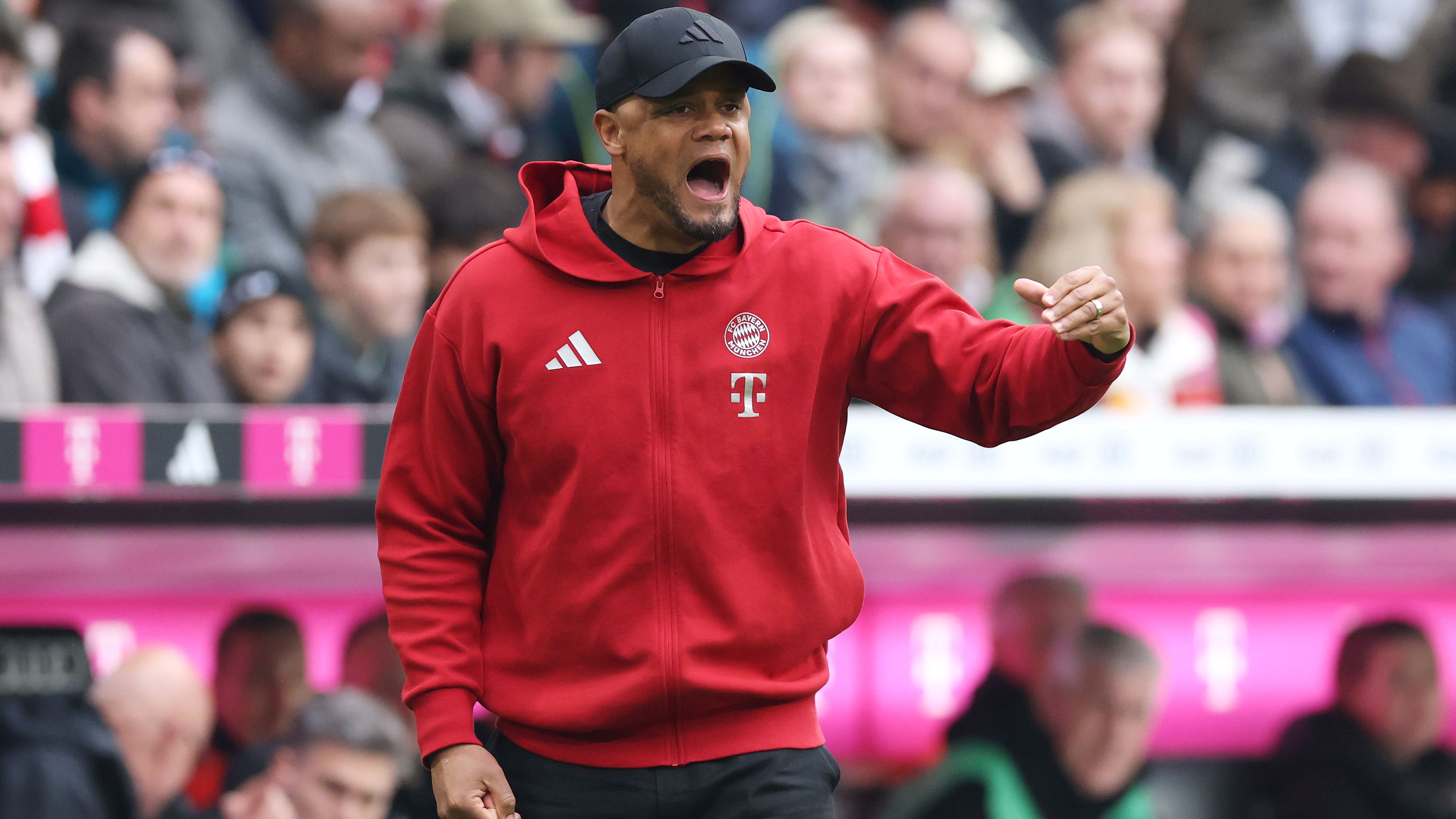 FC Bayern München v FC St. Pauli 1910 - Bundesliga