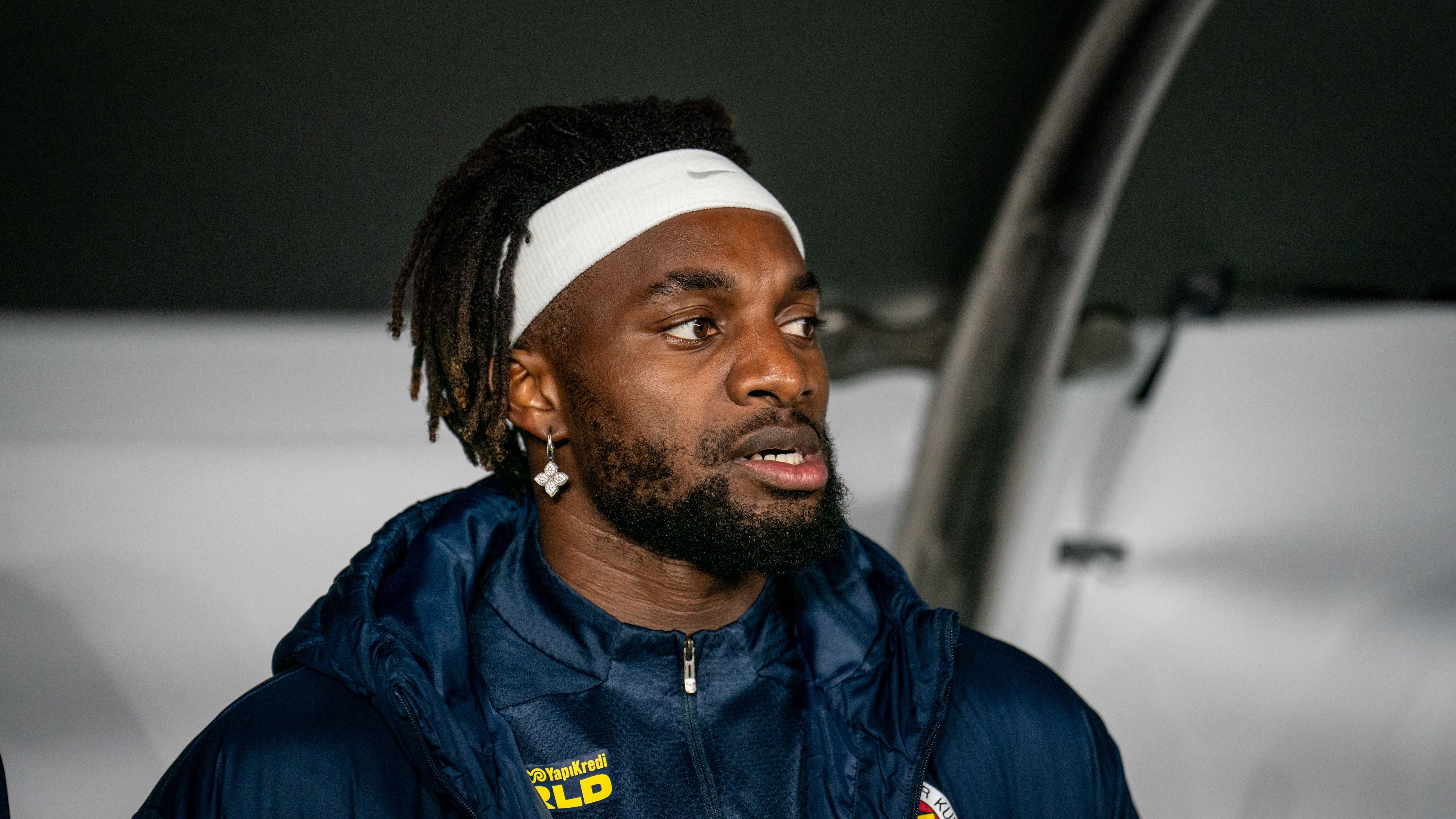 Allan Saint-Maximin sensationally accuses Fenerbahce doctors of urging him to break doping rules after war of words with Jose Mourinho | Goal.com UK