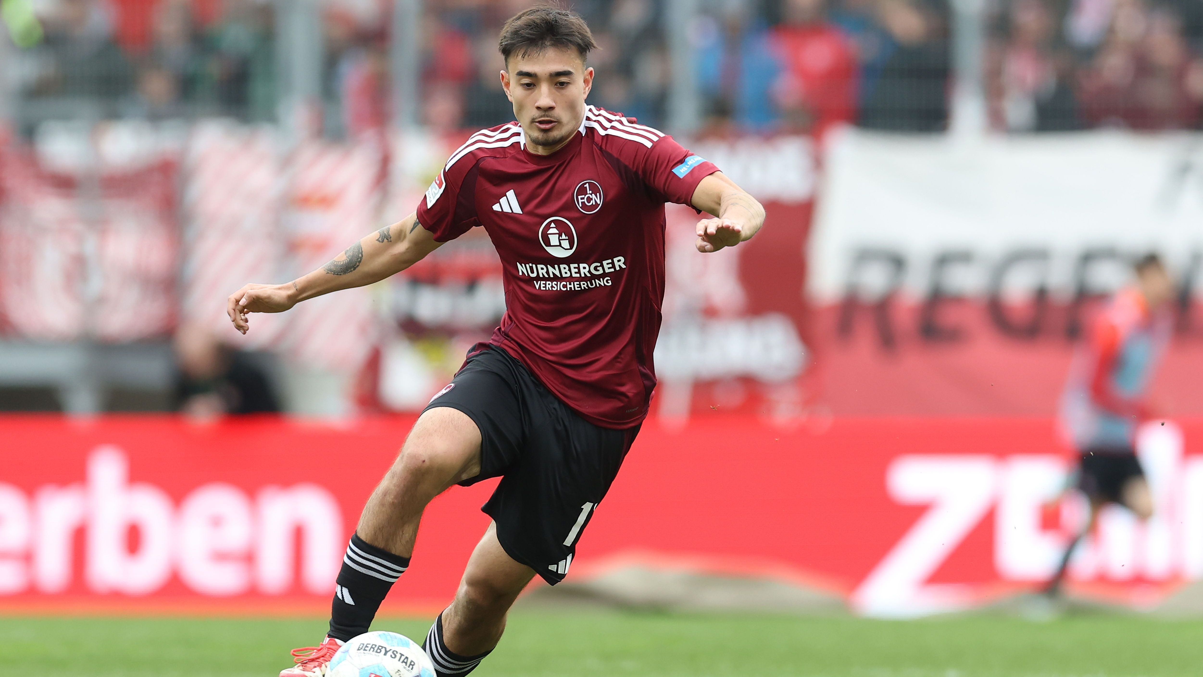 SSV Jahn Regensburg v 1. FC Nürnberg - Second Bundesliga