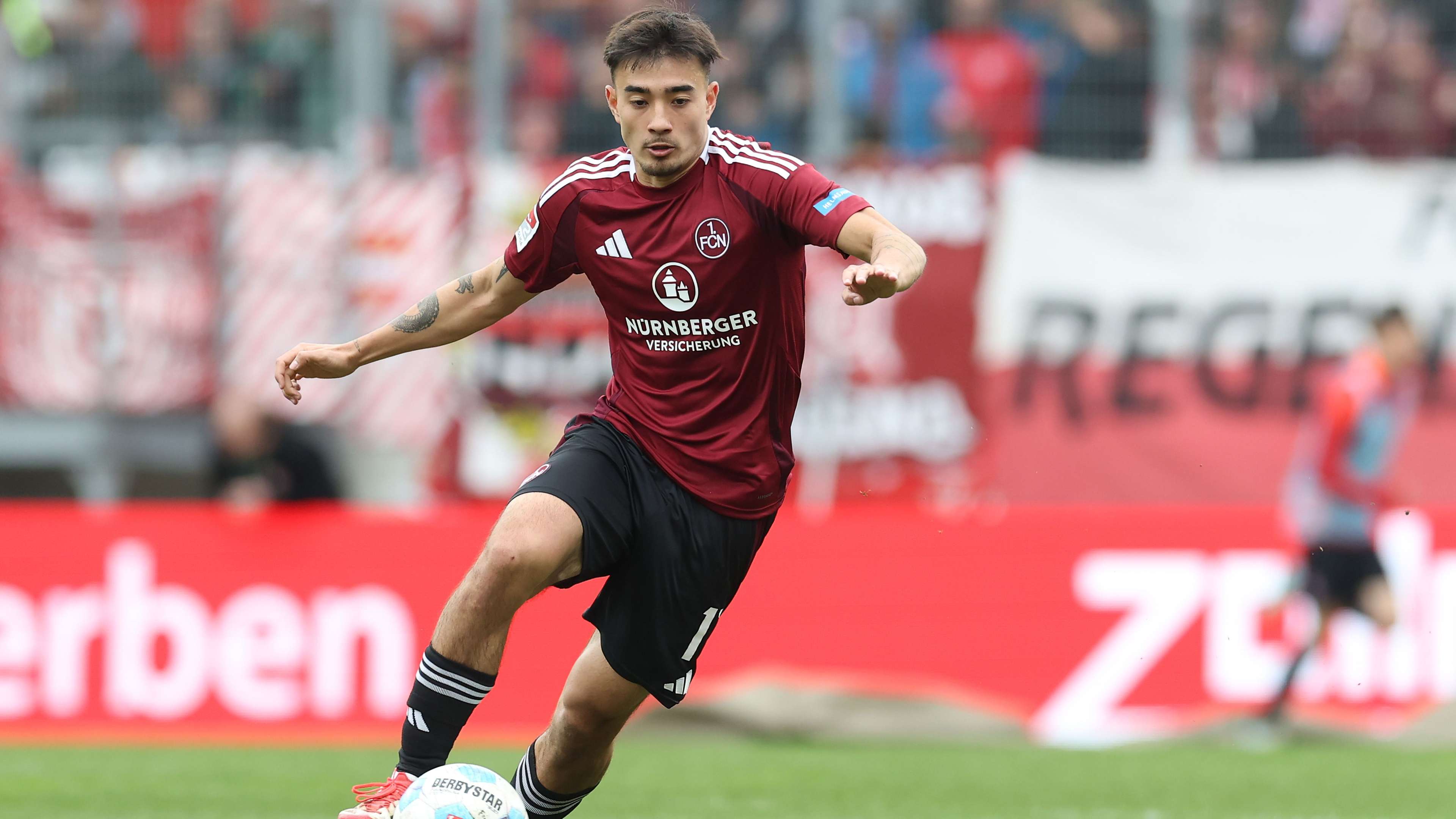 SSV Jahn Regensburg v 1. FC Nürnberg - Second Bundesliga