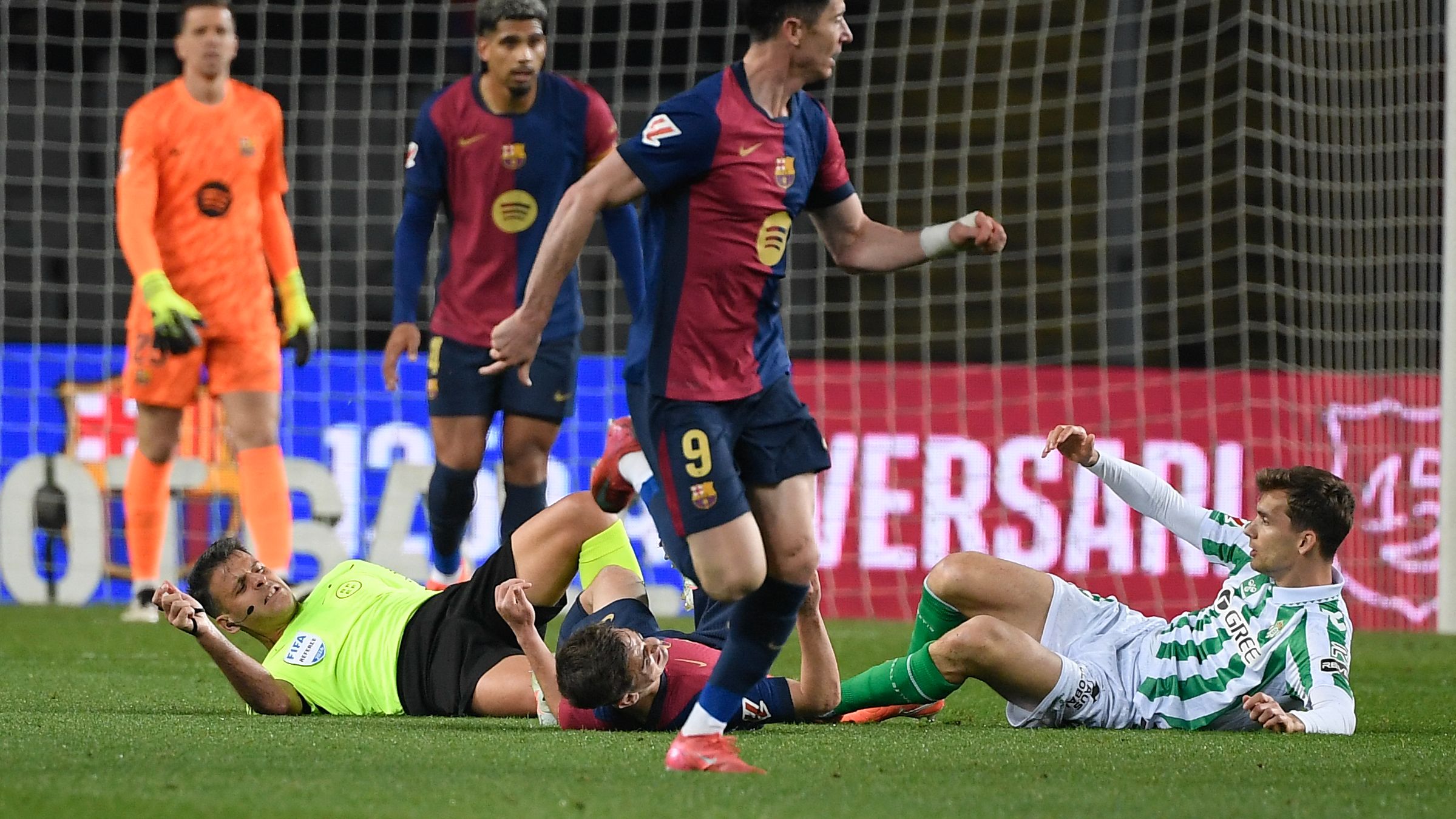 CORRECTION / FBL-ESP-LIGA-BARCELONA-REAL BETIS