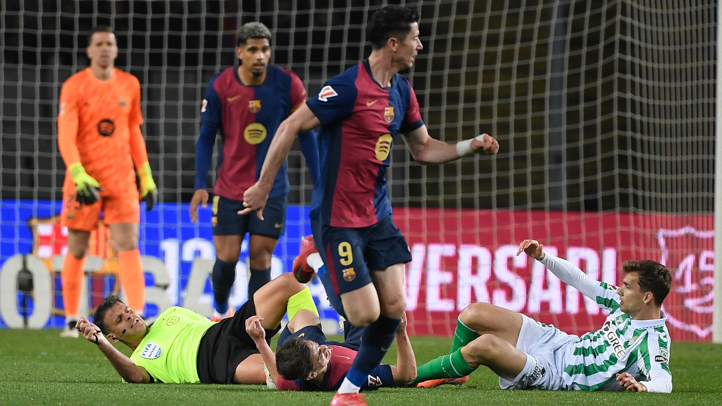 CORRECTION / FBL-ESP-LIGA-BARCELONA-REAL BETIS