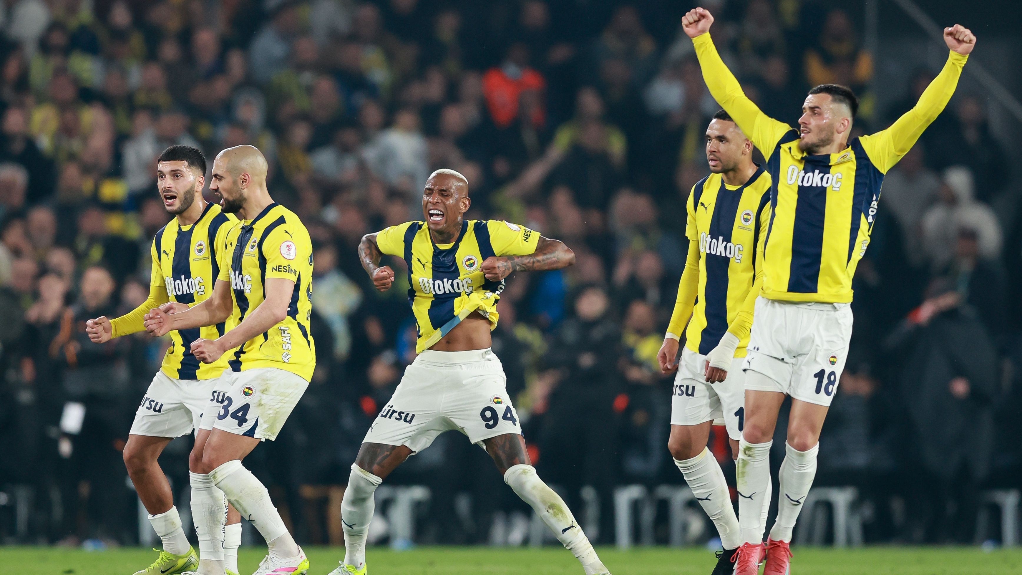 Fenerbahce v Galatasaray - Ziraat Turkish Cup - Quarter Final