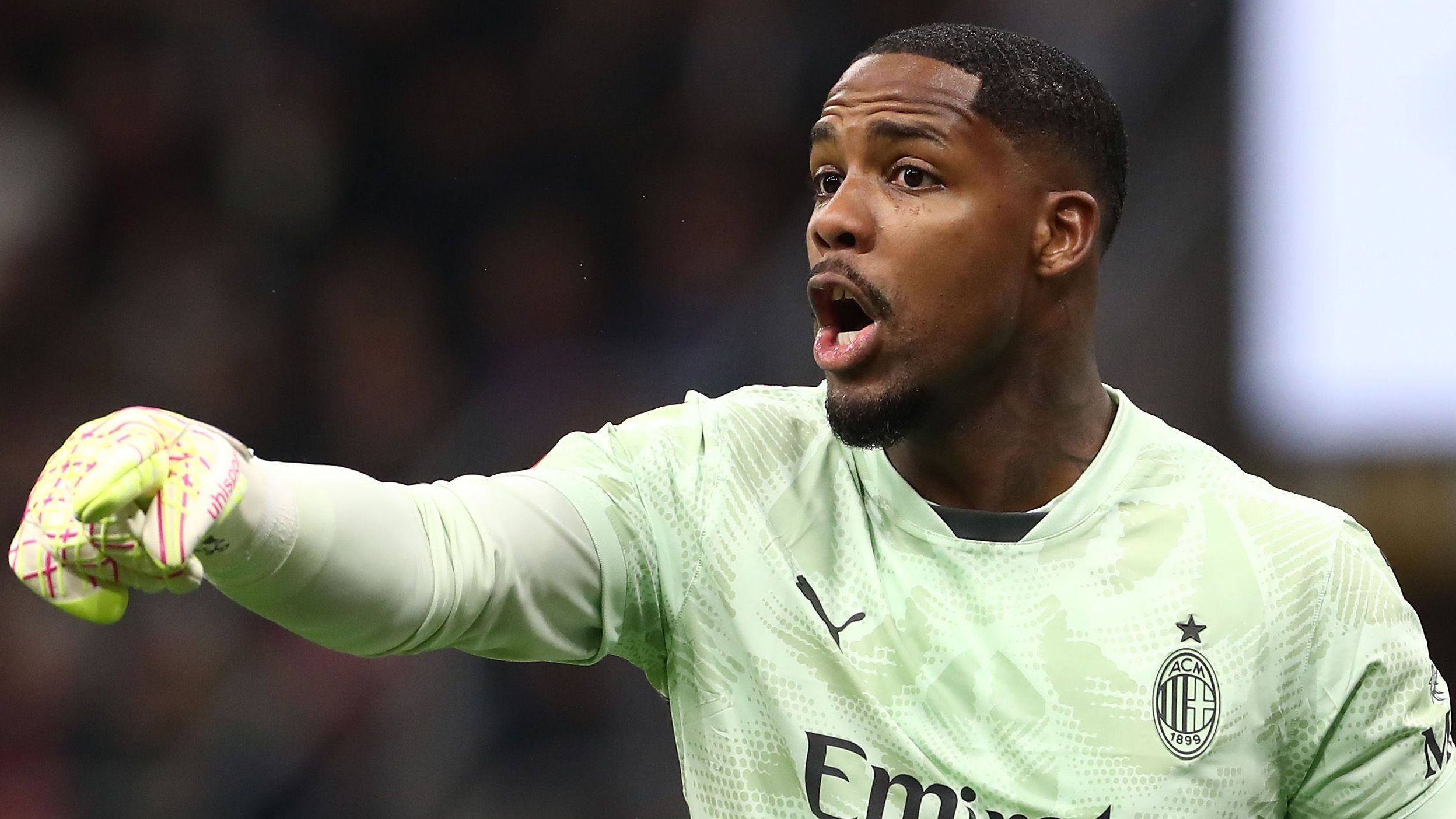 AC Milan to open Mike Maignan contract talks but goalkeeper still open to Chelsea move despite transfer breakdown | Goal.com UK