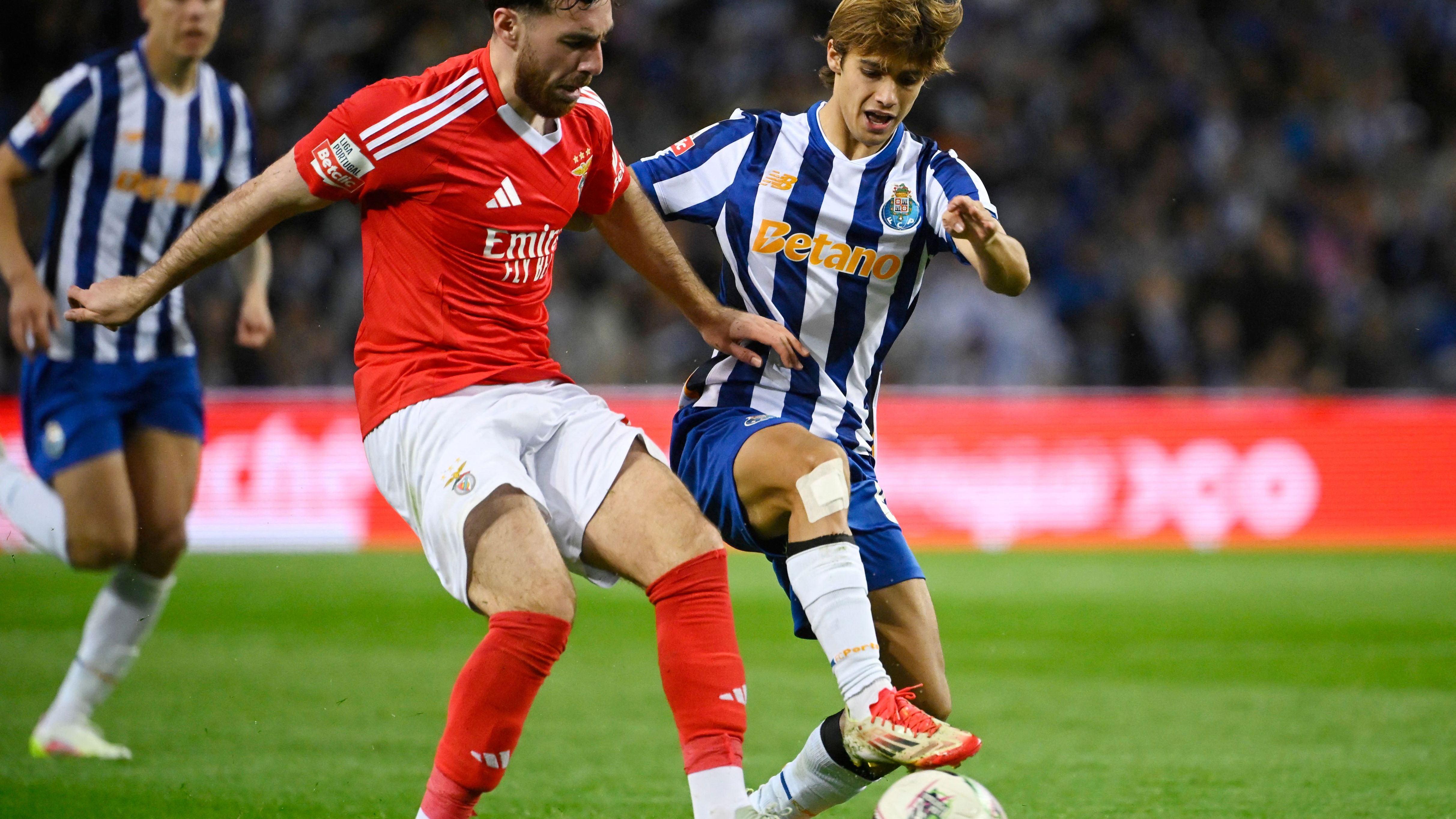 FBL-POR-LIGA-PORTO-BENFICA
