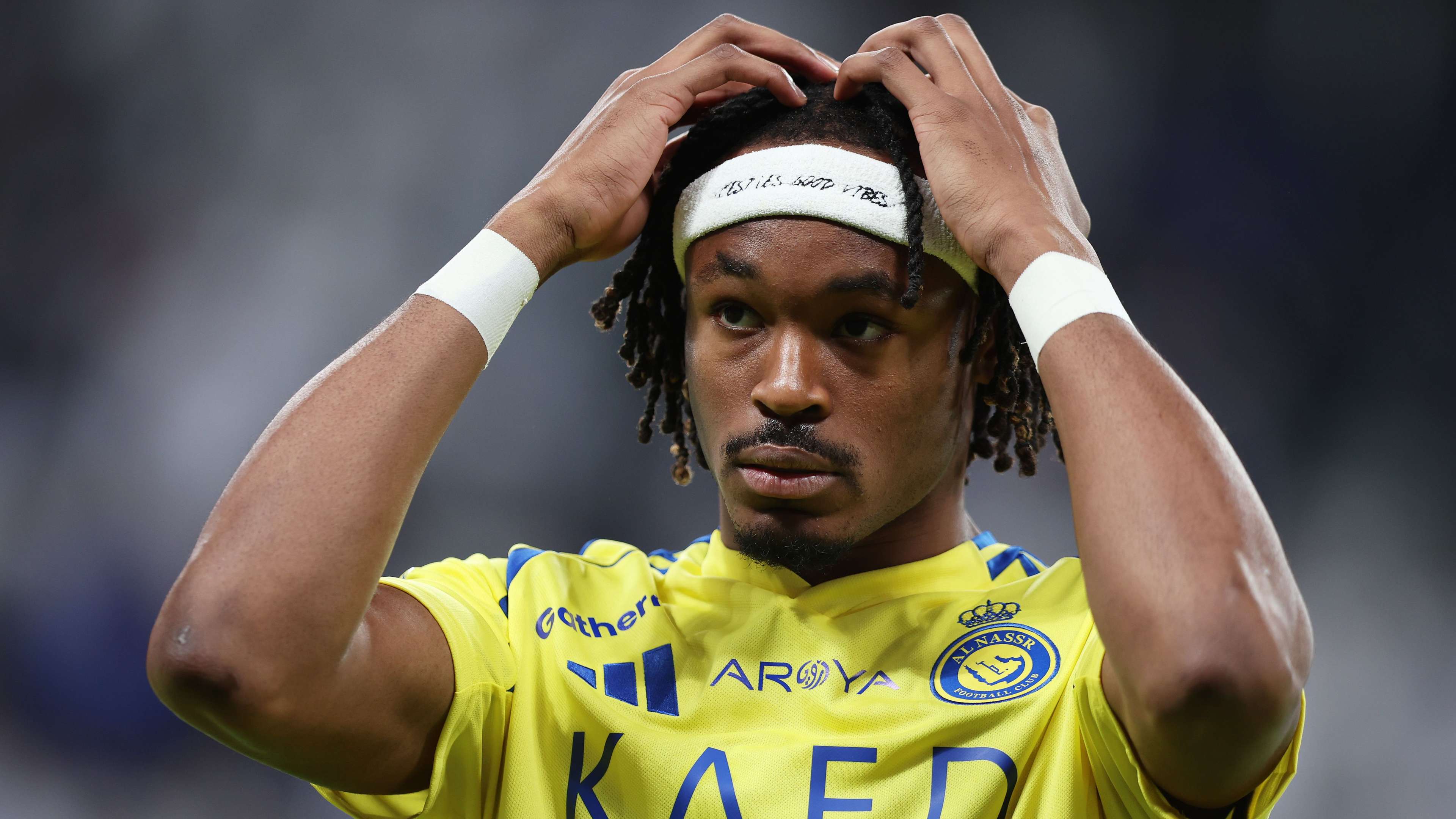 سأحمل ألمكم في قلبي ولكن!" .. رسالة مؤثرة من محمد سيماكان إلى جمهور النصر | مصر Goal.com