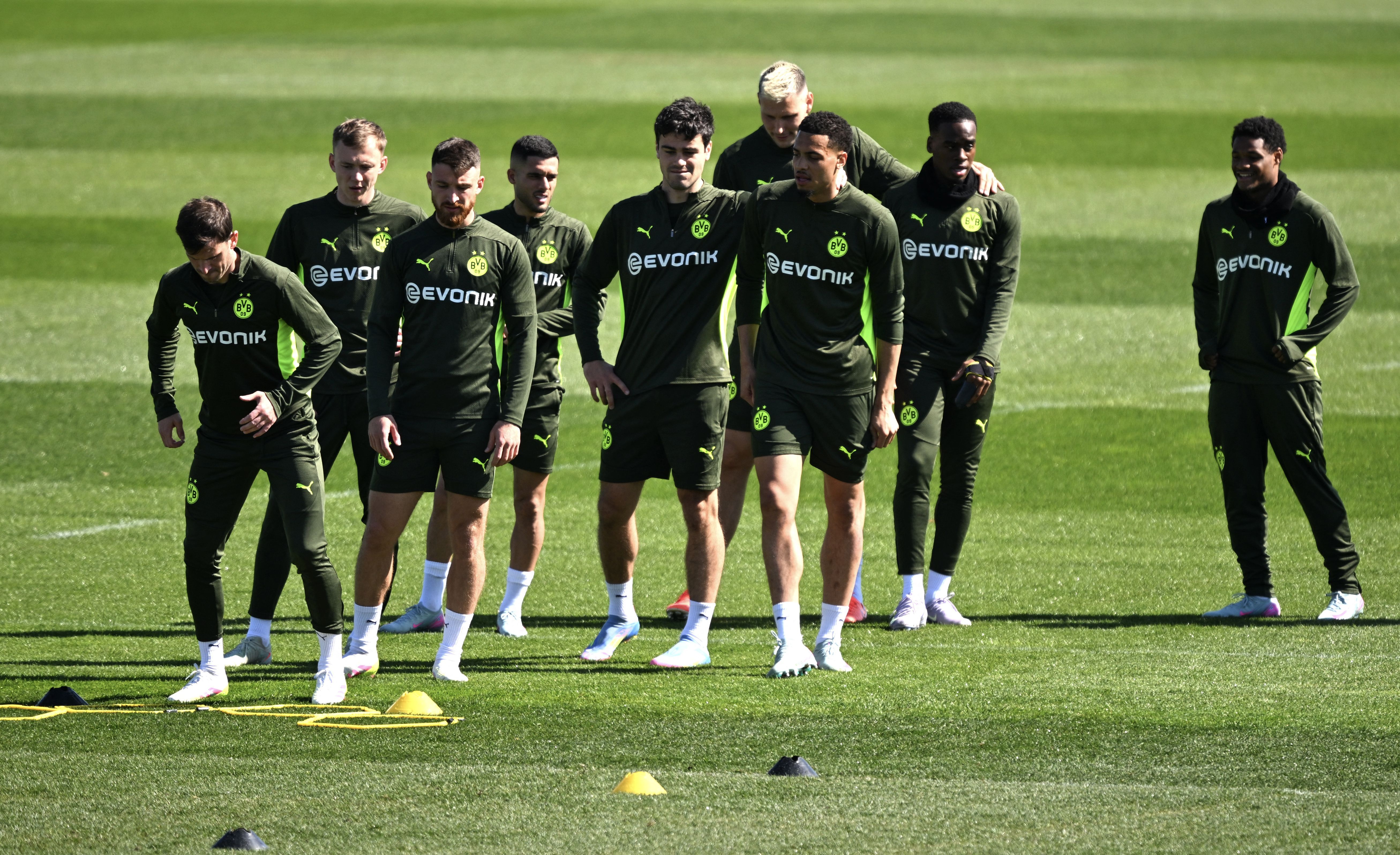 FBL-EUR-C1-DORTMUND-TRAINING