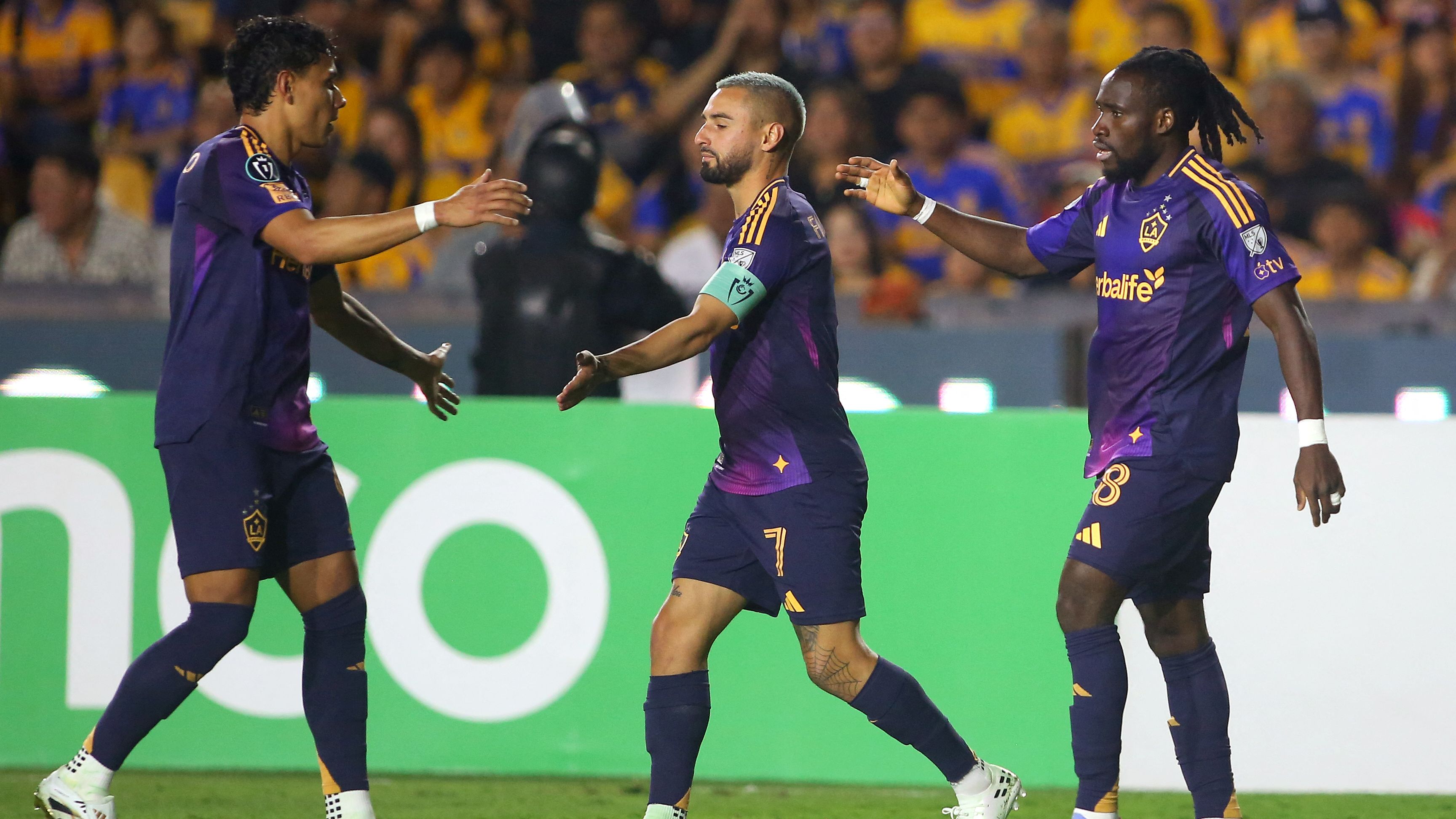 FBL-CONCACAF-CHAMPIONS-TIGRES-GALAXY