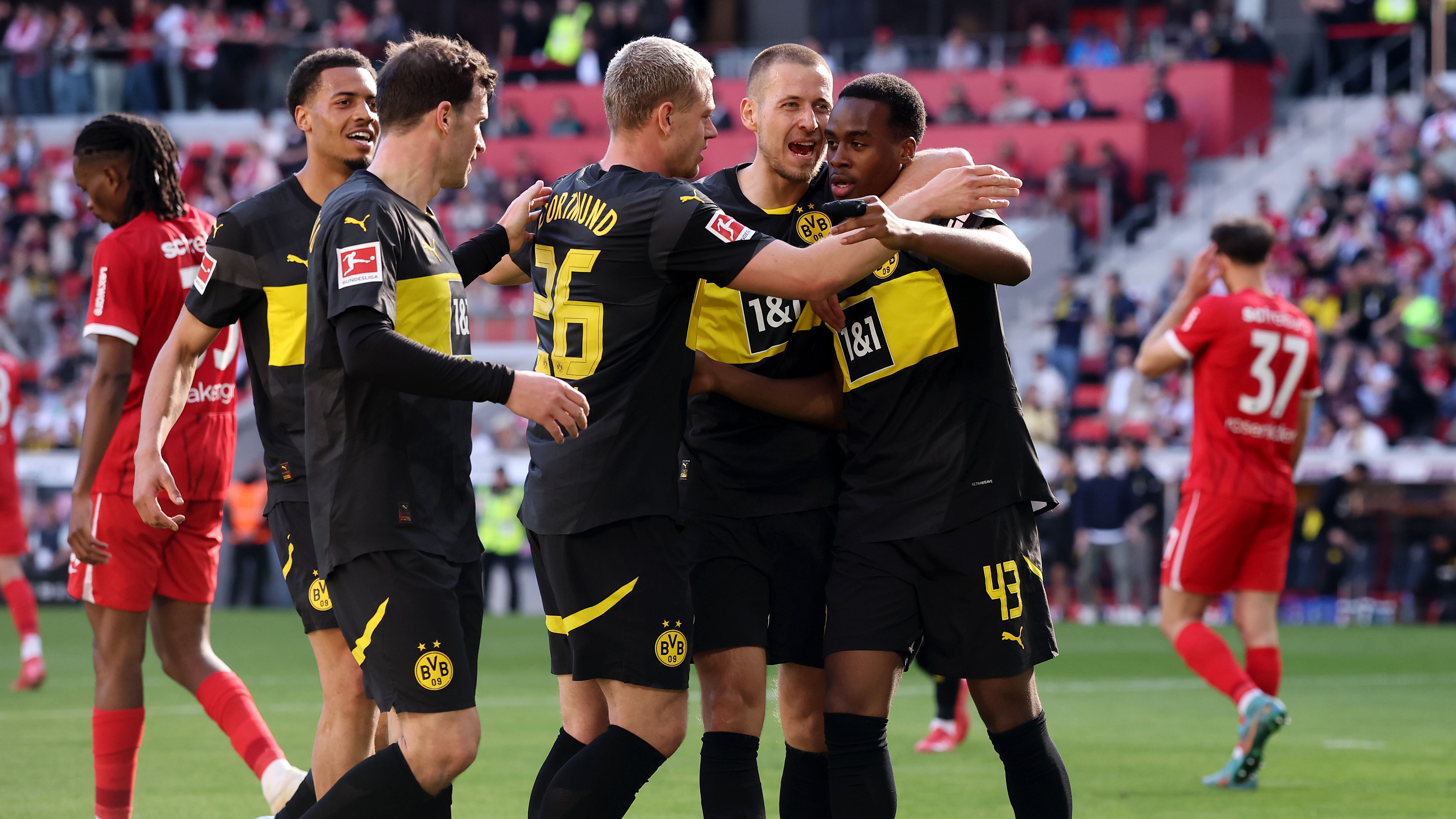 Sport-Club Freiburg v Borussia Dortmund - Bundesliga