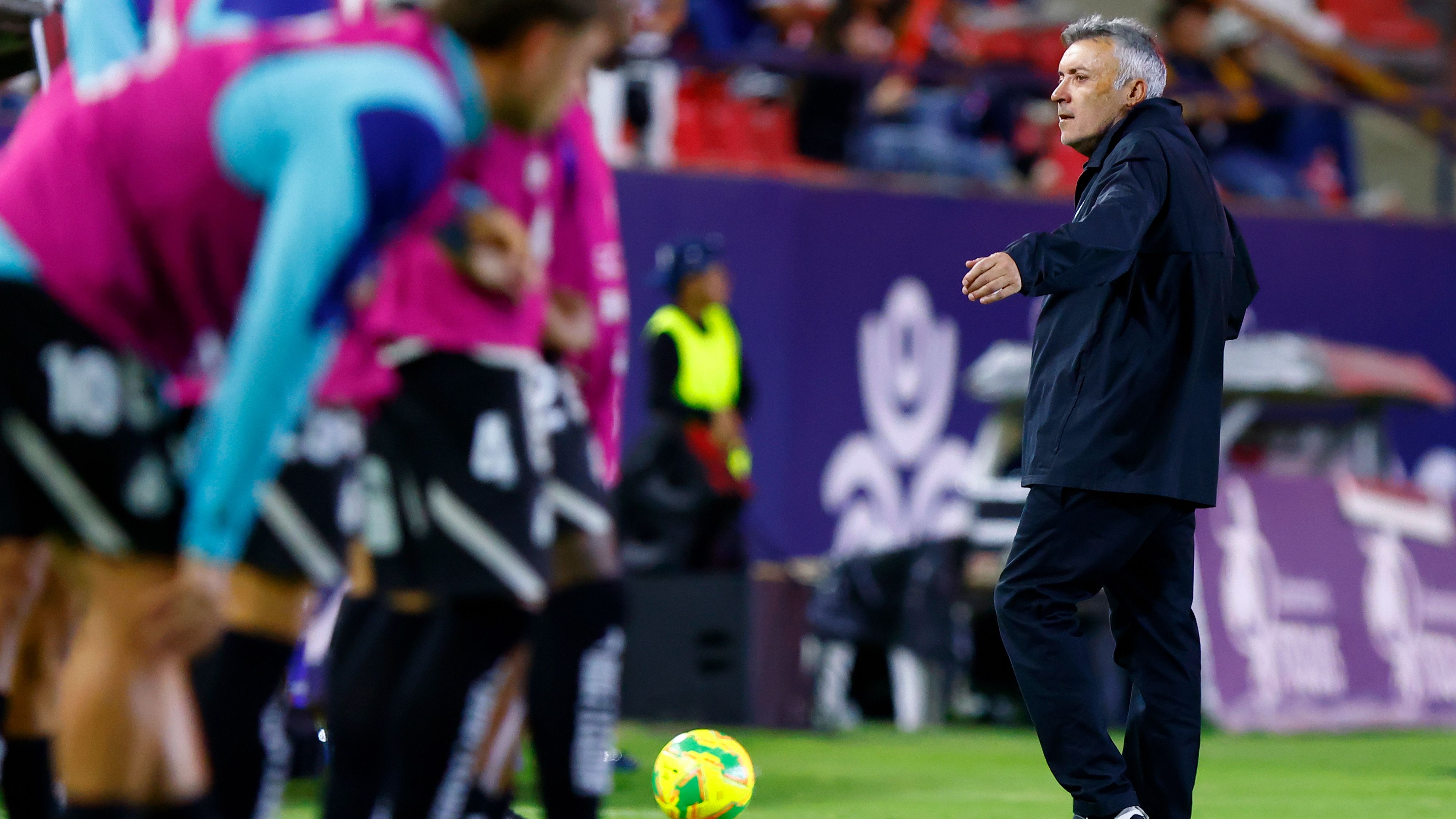 Domènec Torrent and Gabriel Milito reportedly emerge as final candidates to coach Chivas, Guillermo Almada out of the race | Goal.com UK