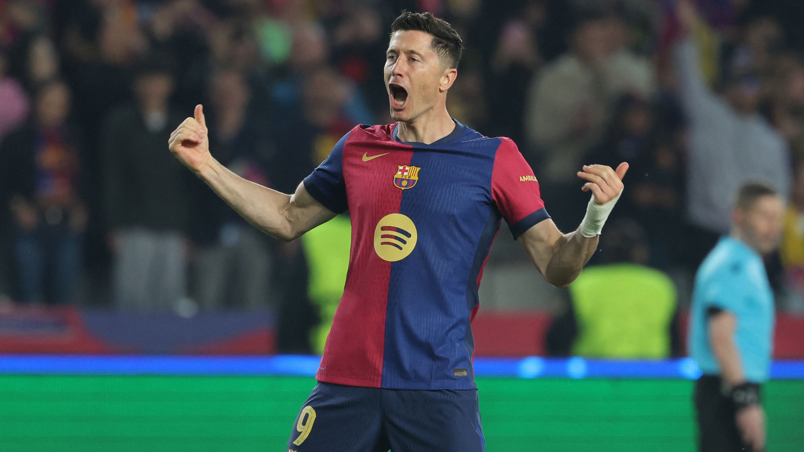 TOPSHOT-FBL-EUR-C1-BARCELONA-BORUSSIA DORTMUND