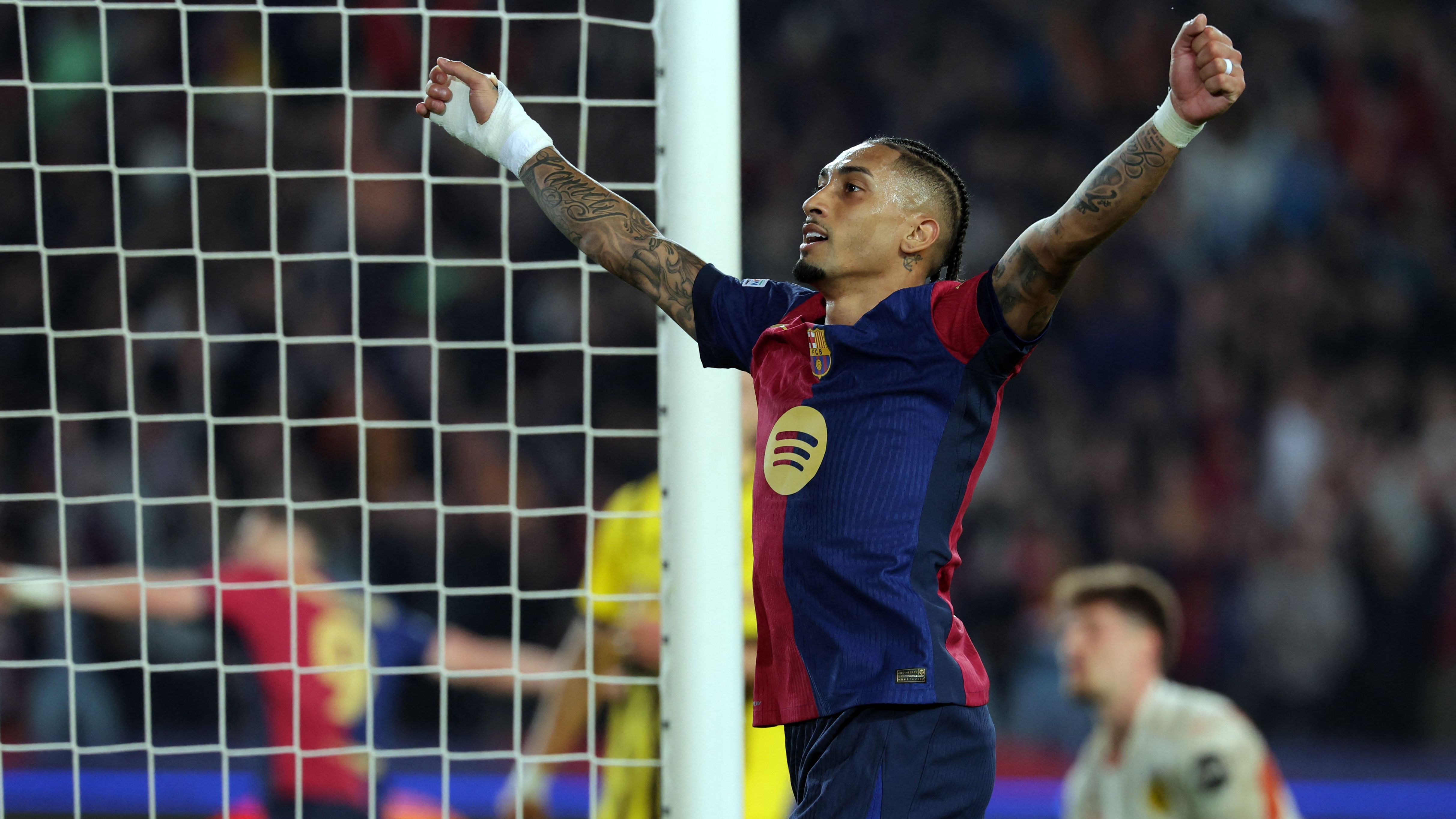 TOPSHOT-FBL-EUR-C1-BARCELONA-BORUSSIA DORTMUND