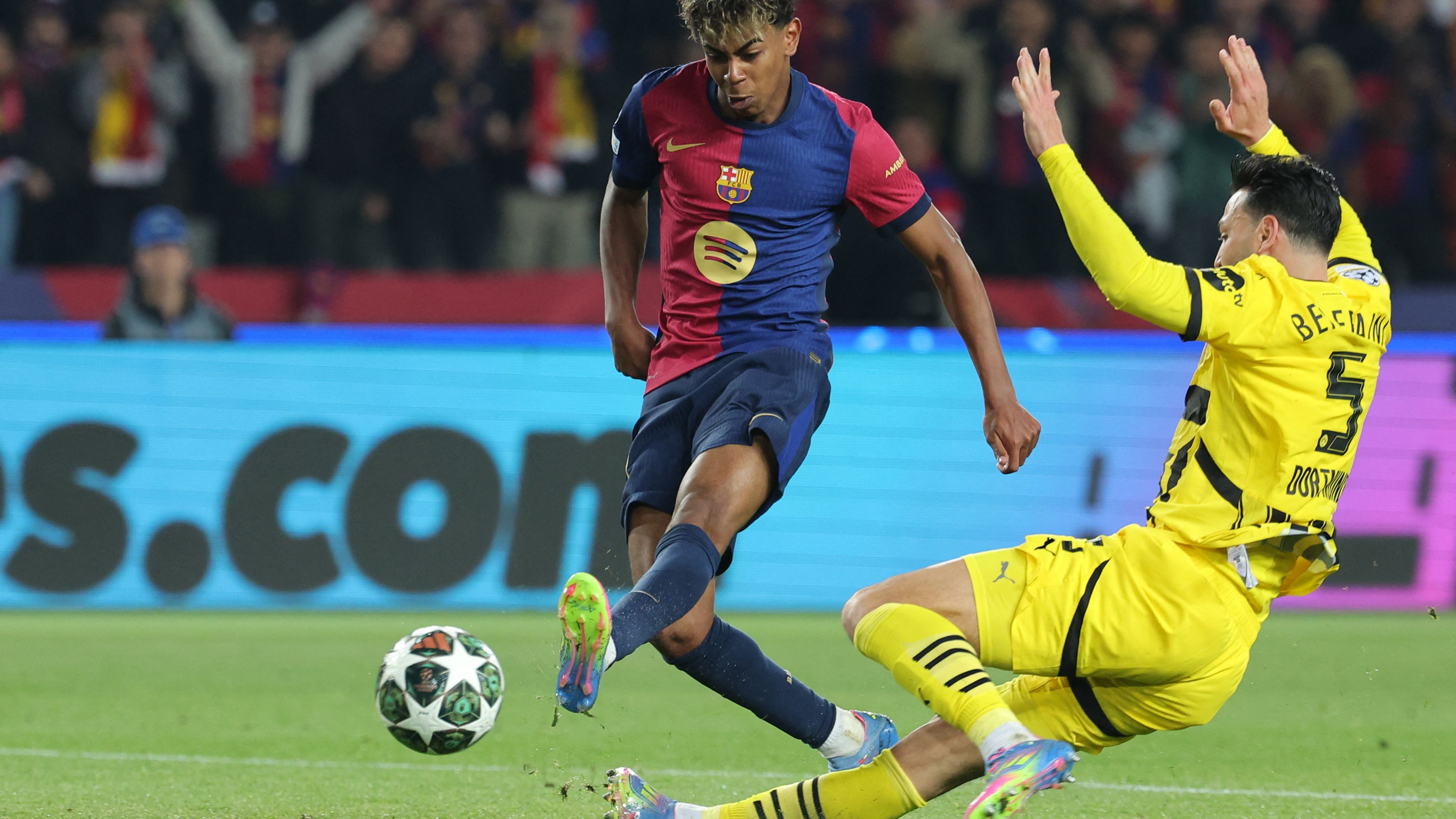 TOPSHOT-FBL-EUR-C1-BARCELONA-BORUSSIA DORTMUND