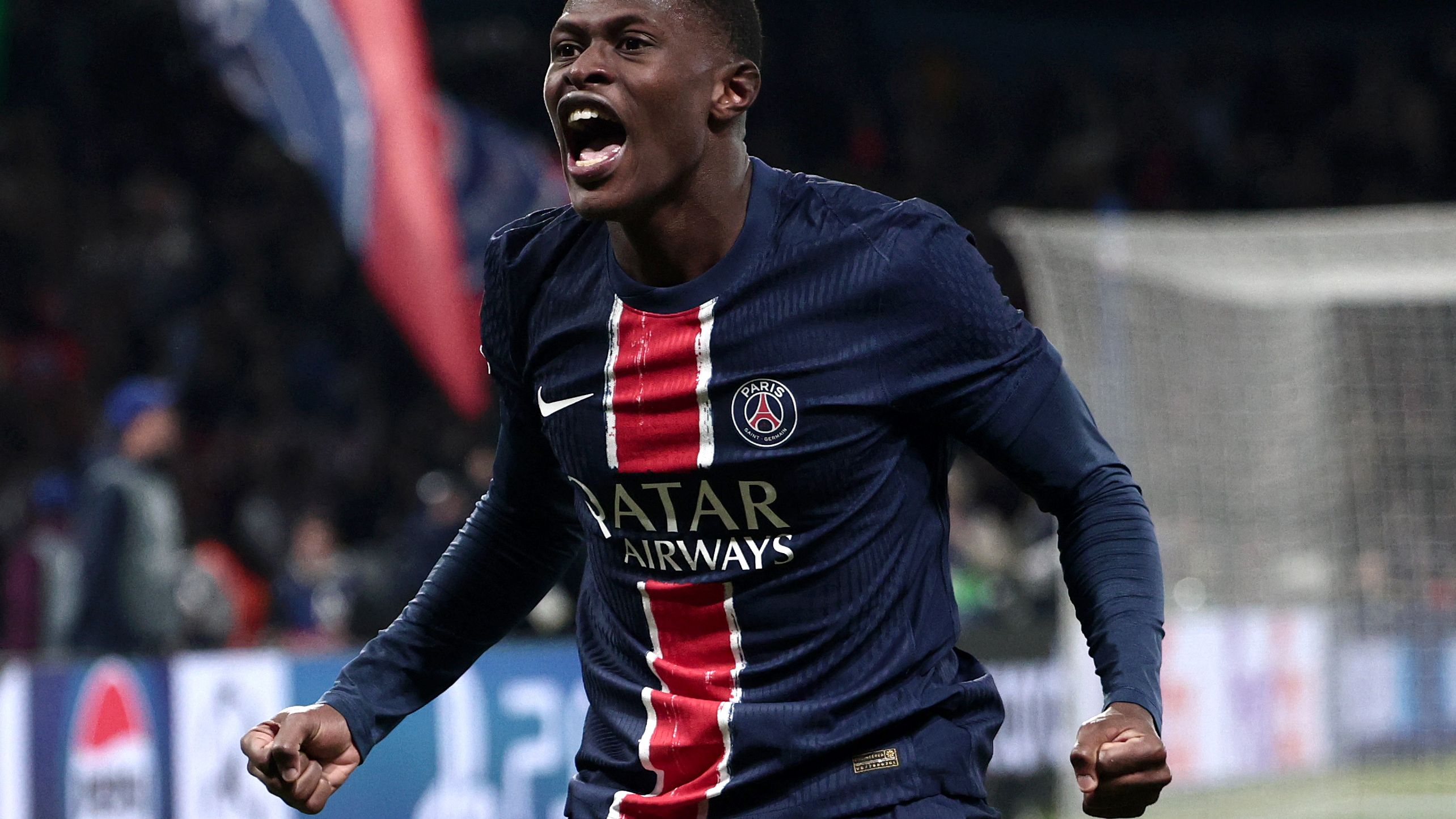 TOPSHOT-FBL-EUR-C1-PSG-ASTON VILLA