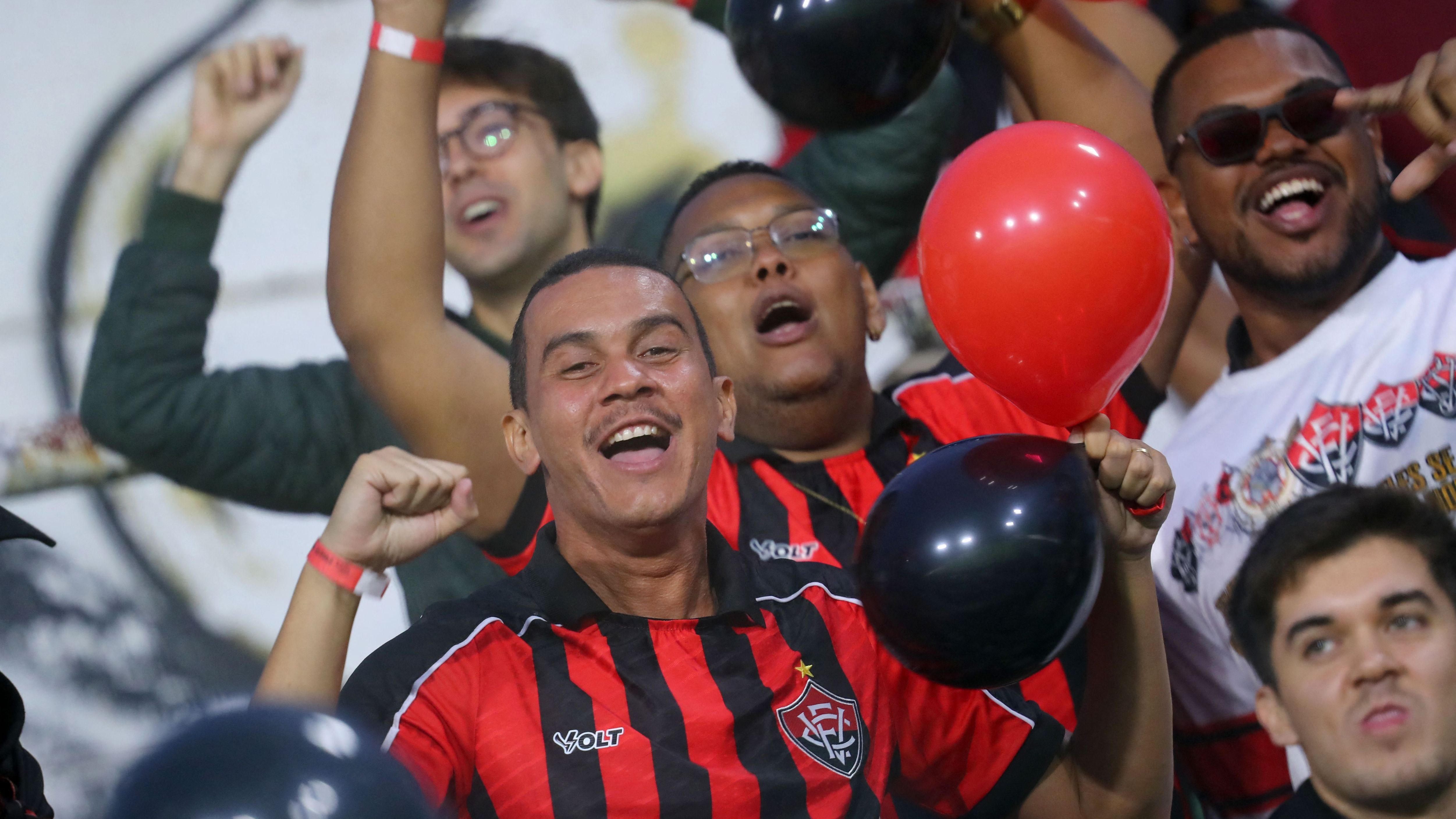 FBL-SUDAMERICANA-DEFENSA-VITORIA