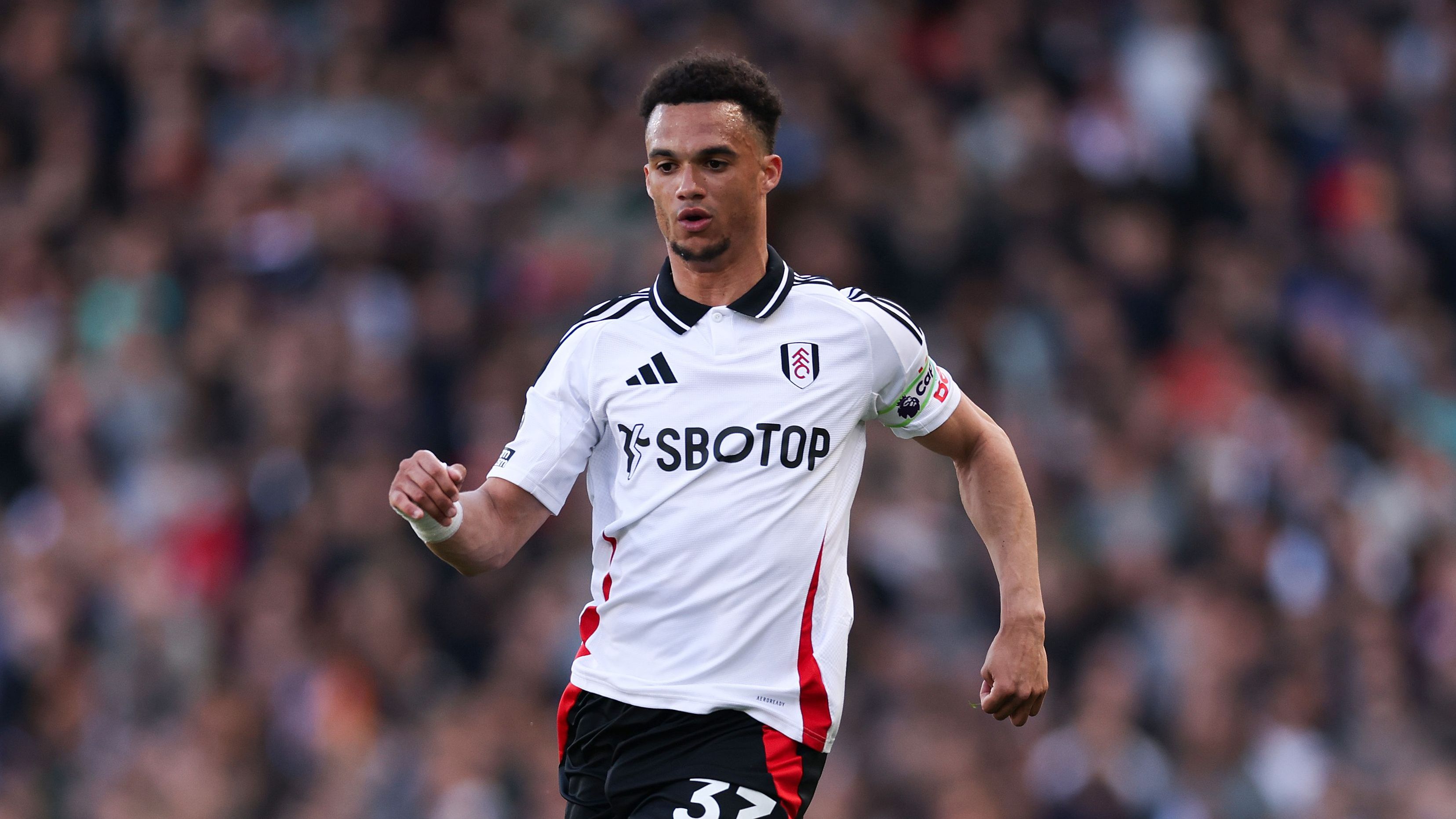 USMNT defender Antonee Robinson undergoes right knee surgery after completion of Fulham's Premier League campaign | Goal.com UK