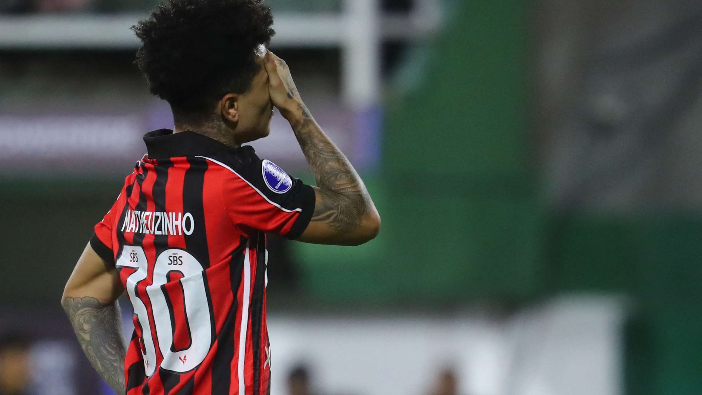 FBL-SUDAMERICANA-DEFENSA-VITORIA