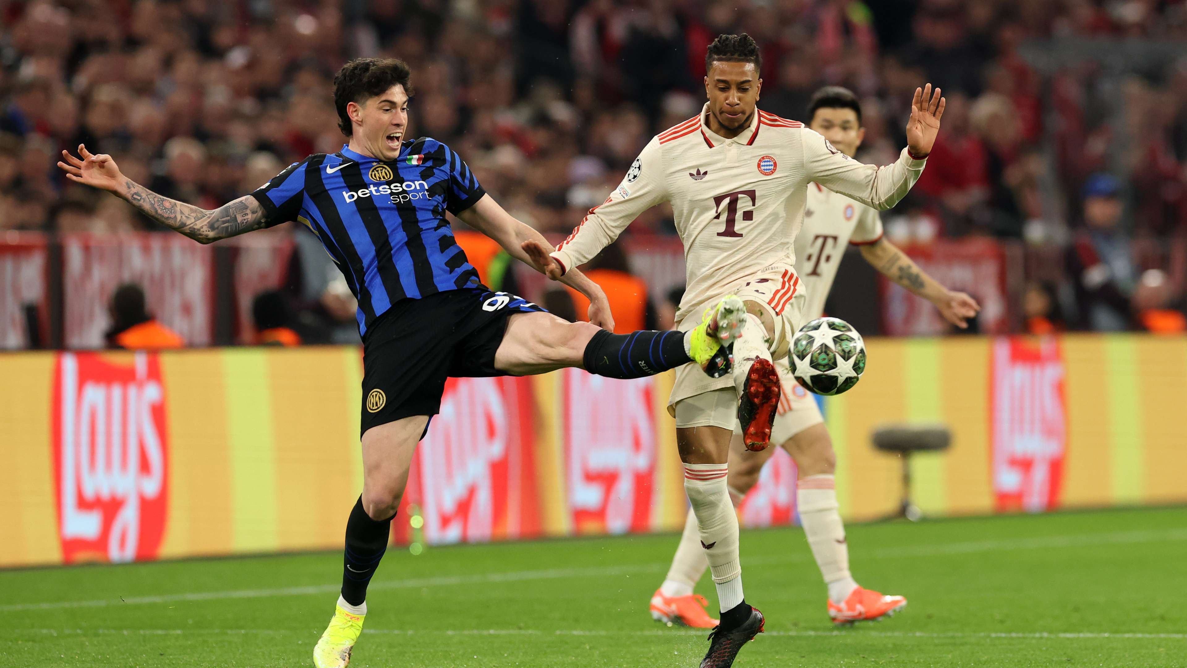 FC Bayern München v FC Internazionale Milano - UEFA Champions League 2024/25 Quarter Final First Leg