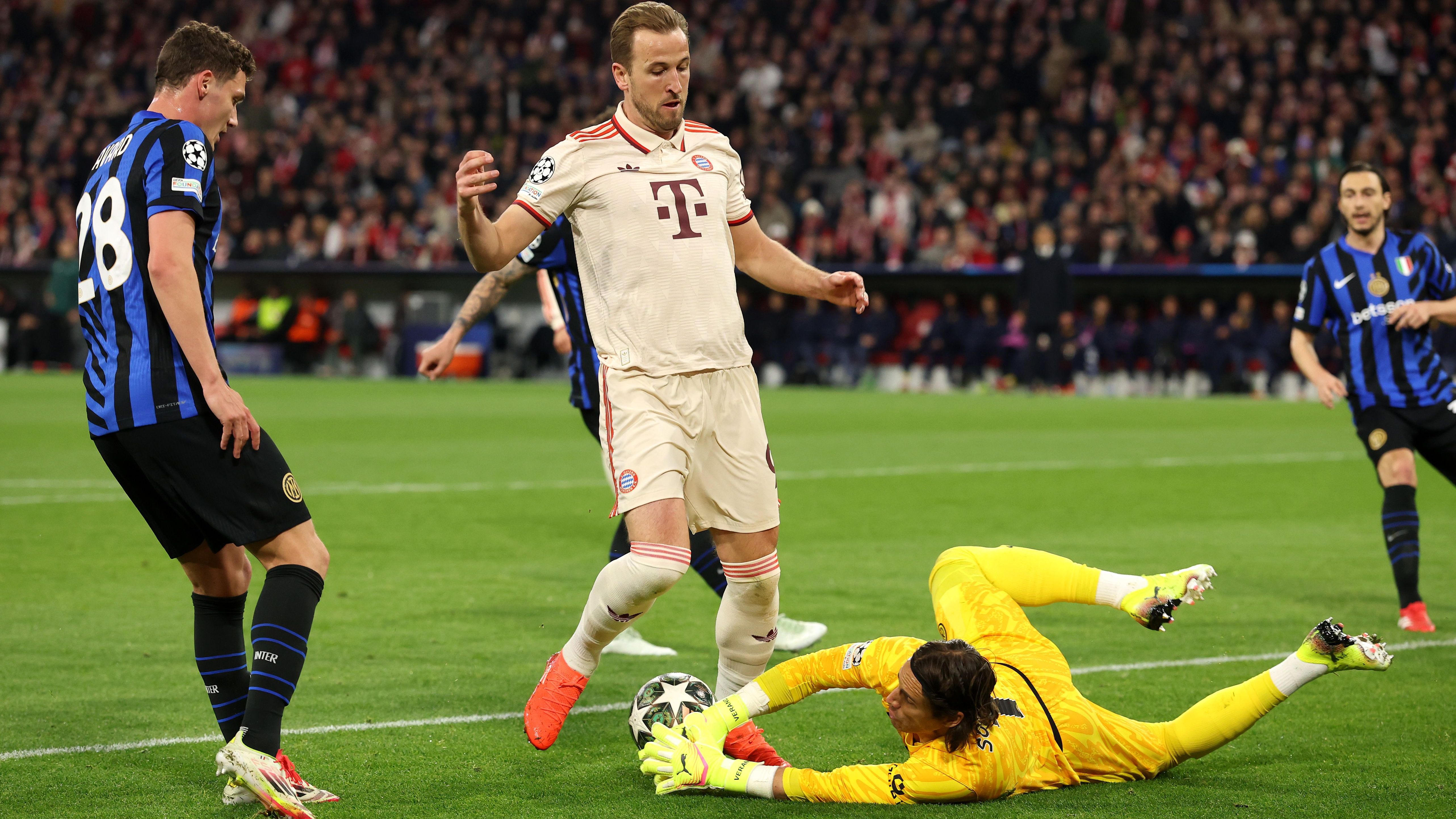 FC Bayern München v FC Internazionale Milano - UEFA Champions League 2024/25 Quarter Final First Leg