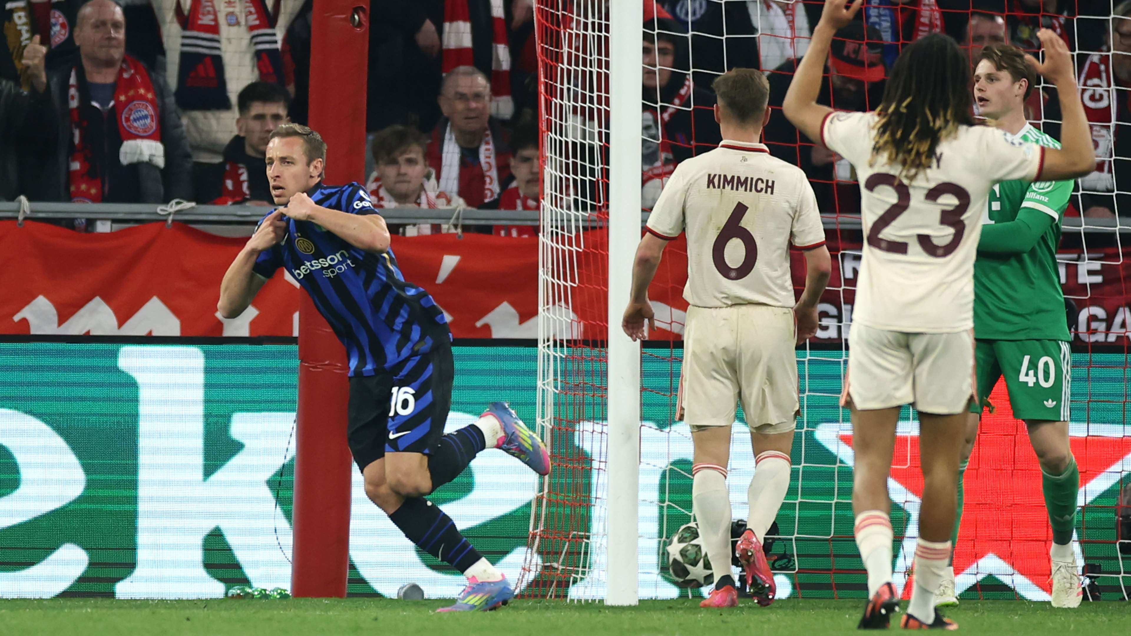 FC Bayern München v FC Internazionale Milano - UEFA Champions League 2024/25 Quarter Final First Leg