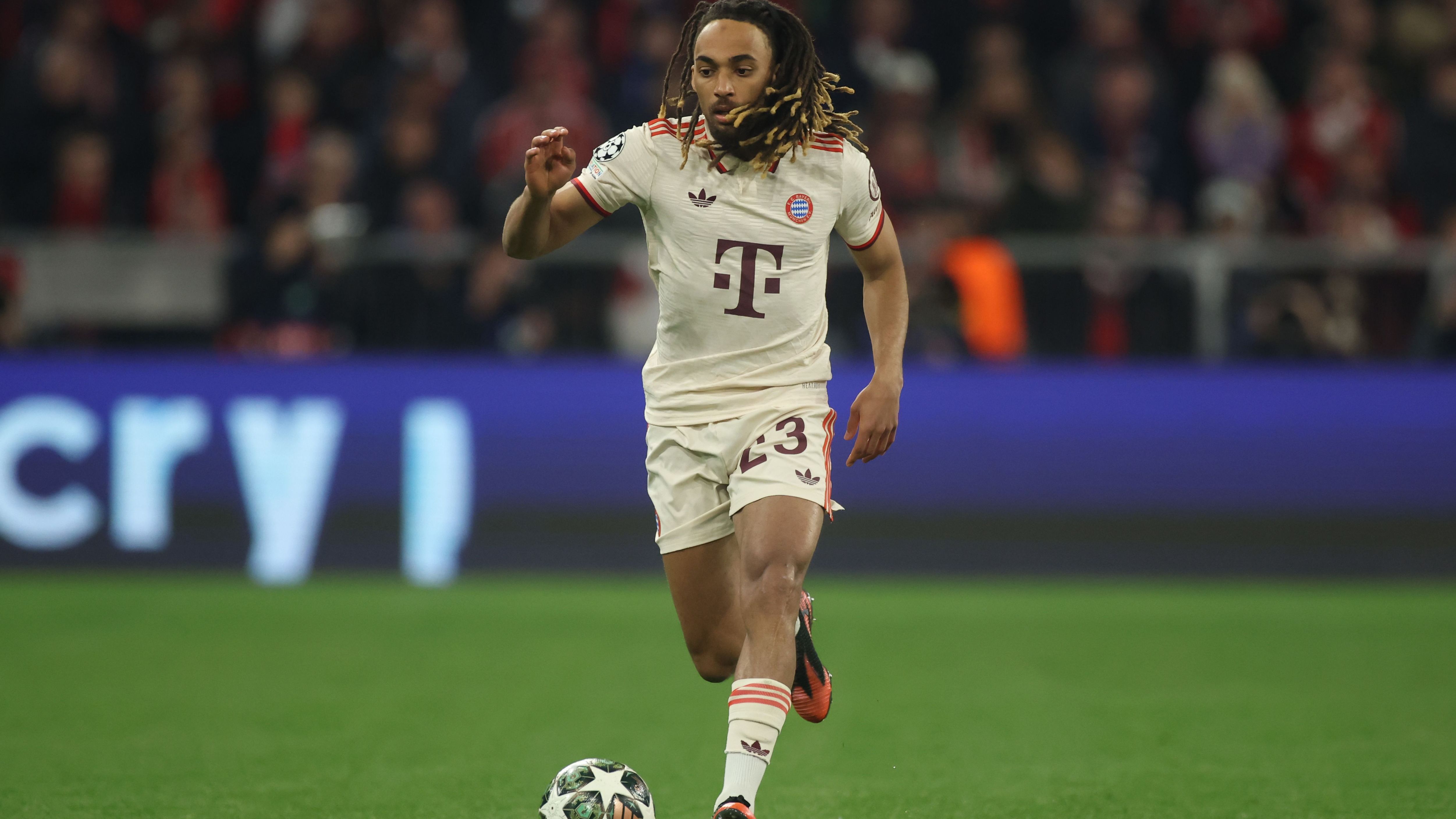 FC Bayern München v FC Internazionale Milano - UEFA Champions League 2024/25 Quarter Final First Leg